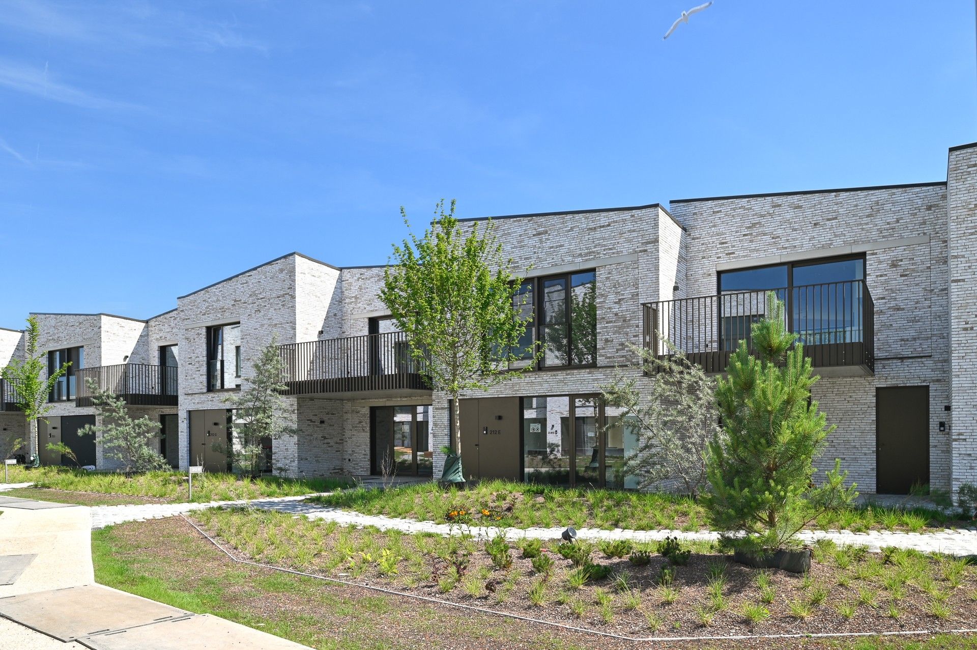 Ongemeubeld: moderne geothermische en energiezuinige woning te Knokke foto {{pictureIndex}}