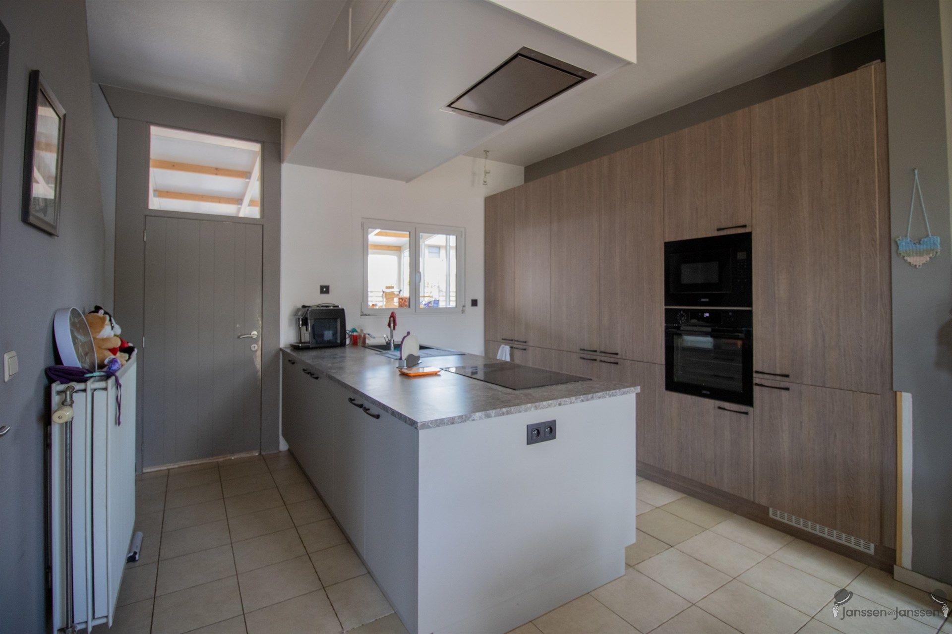 Gerenoveerde instapklare woning met 4 slaapkamers foto 5