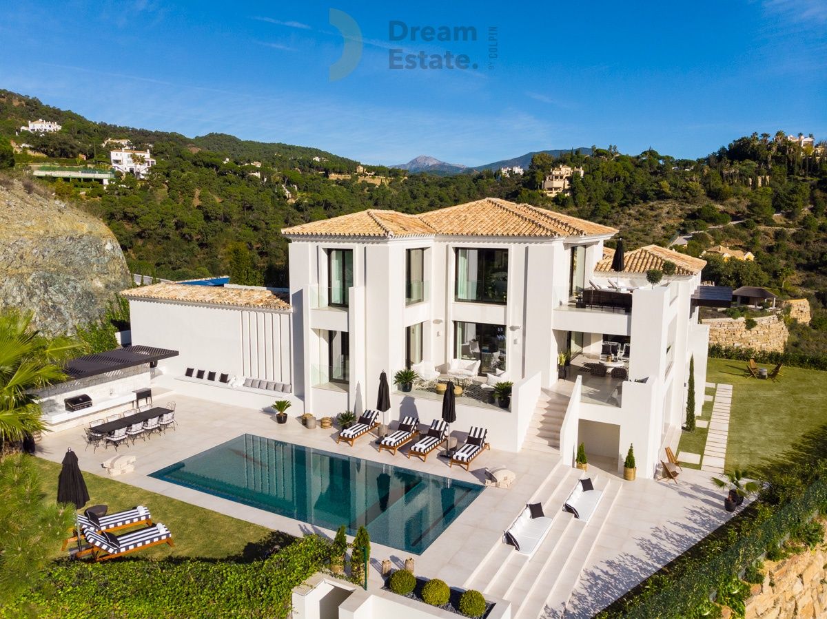 Impressive villa in The El Madoñal Hillside. foto {{pictureIndex}}