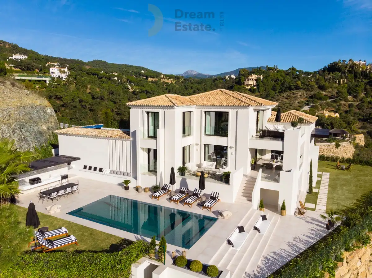 Impressive villa in The El Madoñal Hillside. foto {{pictureIndex}}