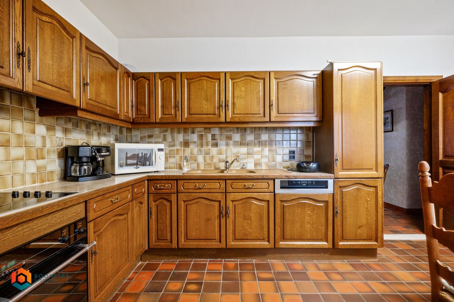 Te renoveren woning met 4 slpkrs en magazijn van 360m² op ruim perceel van 5730m² foto 9