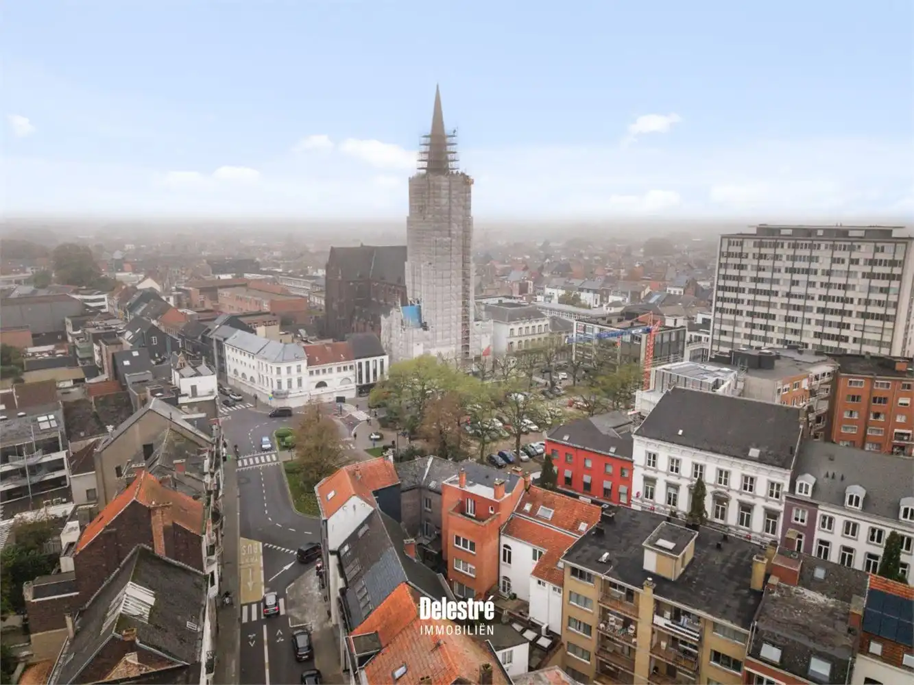 Een polyvalente eigendom met ontwikkelingspotentieel, véél ruimte en een toplocatie foto 5