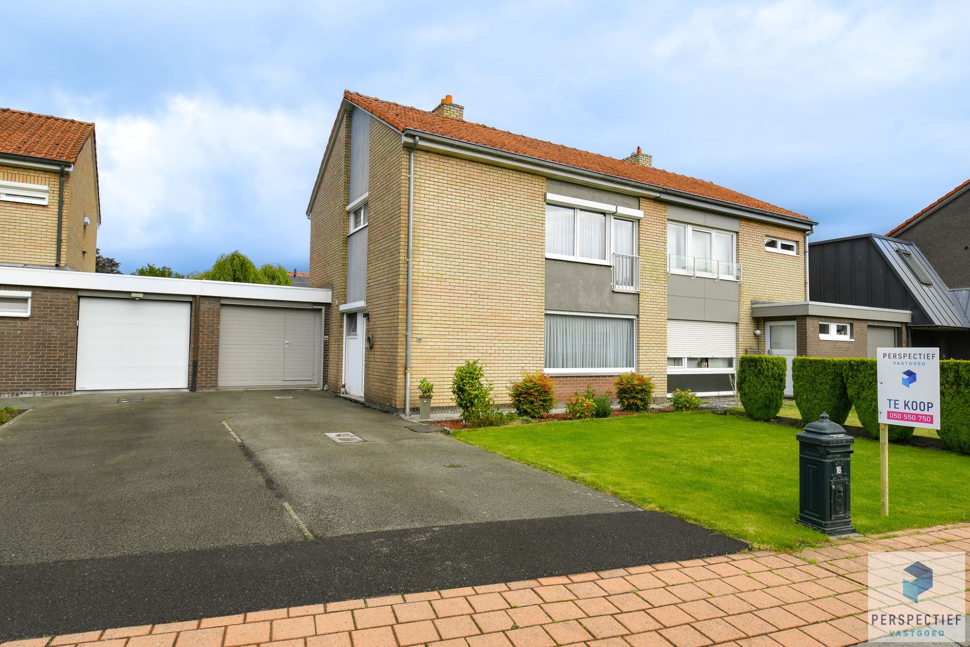 Centraal gelegen woning met GROTE garage/atelier foto 2