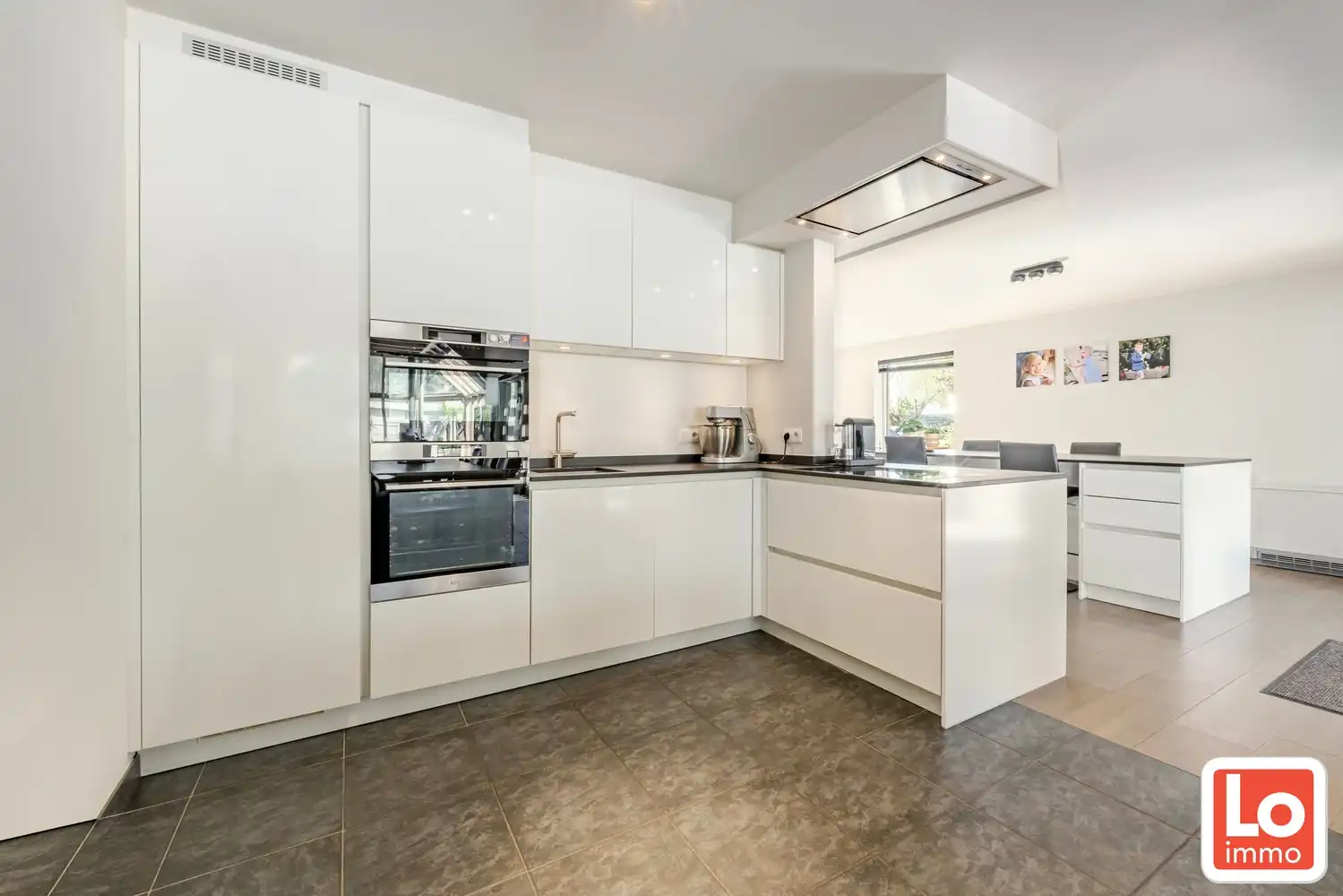 Prachtige instapklare villa met 4 slpks en zwembad op een rustige ligging foto 3