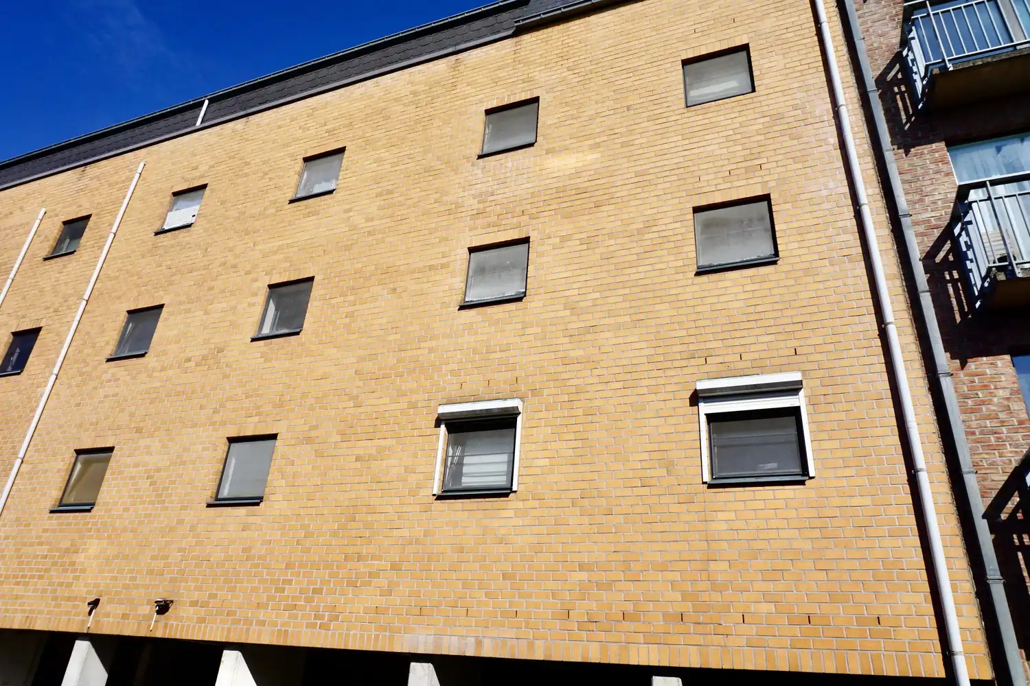RUIM 2-SLAAPKAMERAPPARTEMENT MET TERRAS EN AUTOSTAANPLAATS IN KESSEL-LO foto 22