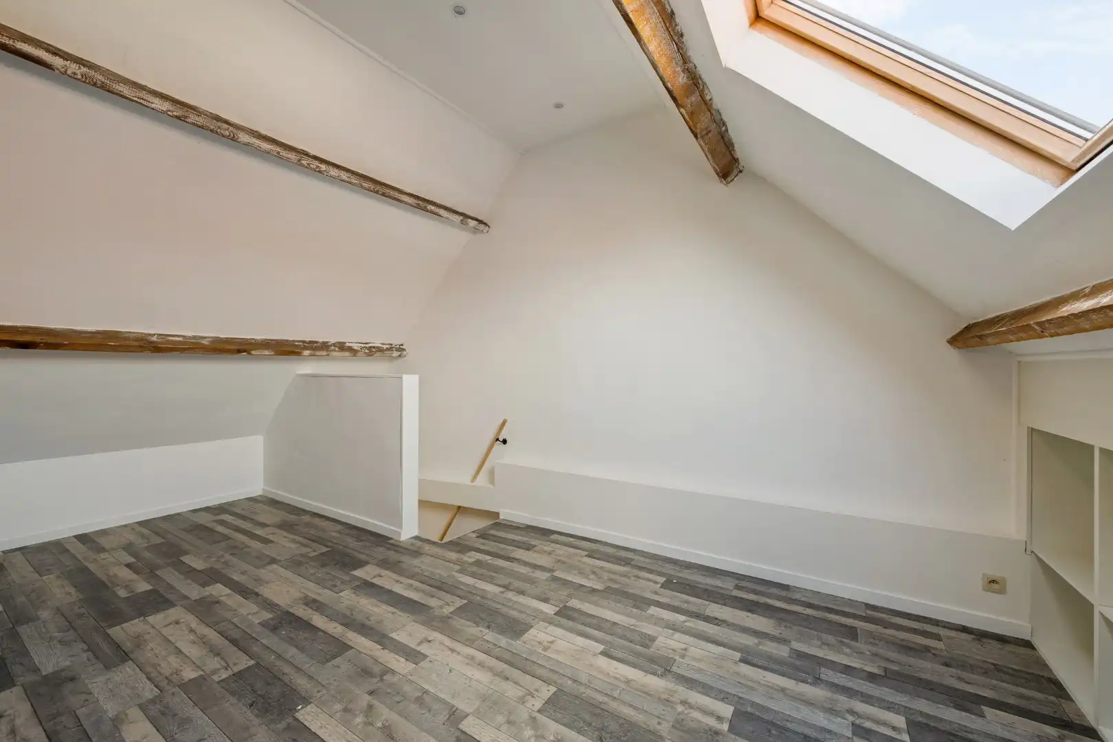 Rijwoning met 2 slaapkamers en ruime zolder in Menen foto 13