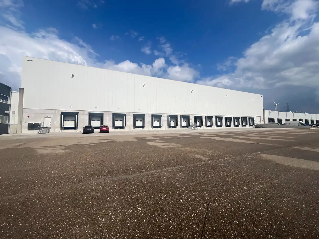 12.205m² logistiek magazijn met kantoren foto 20