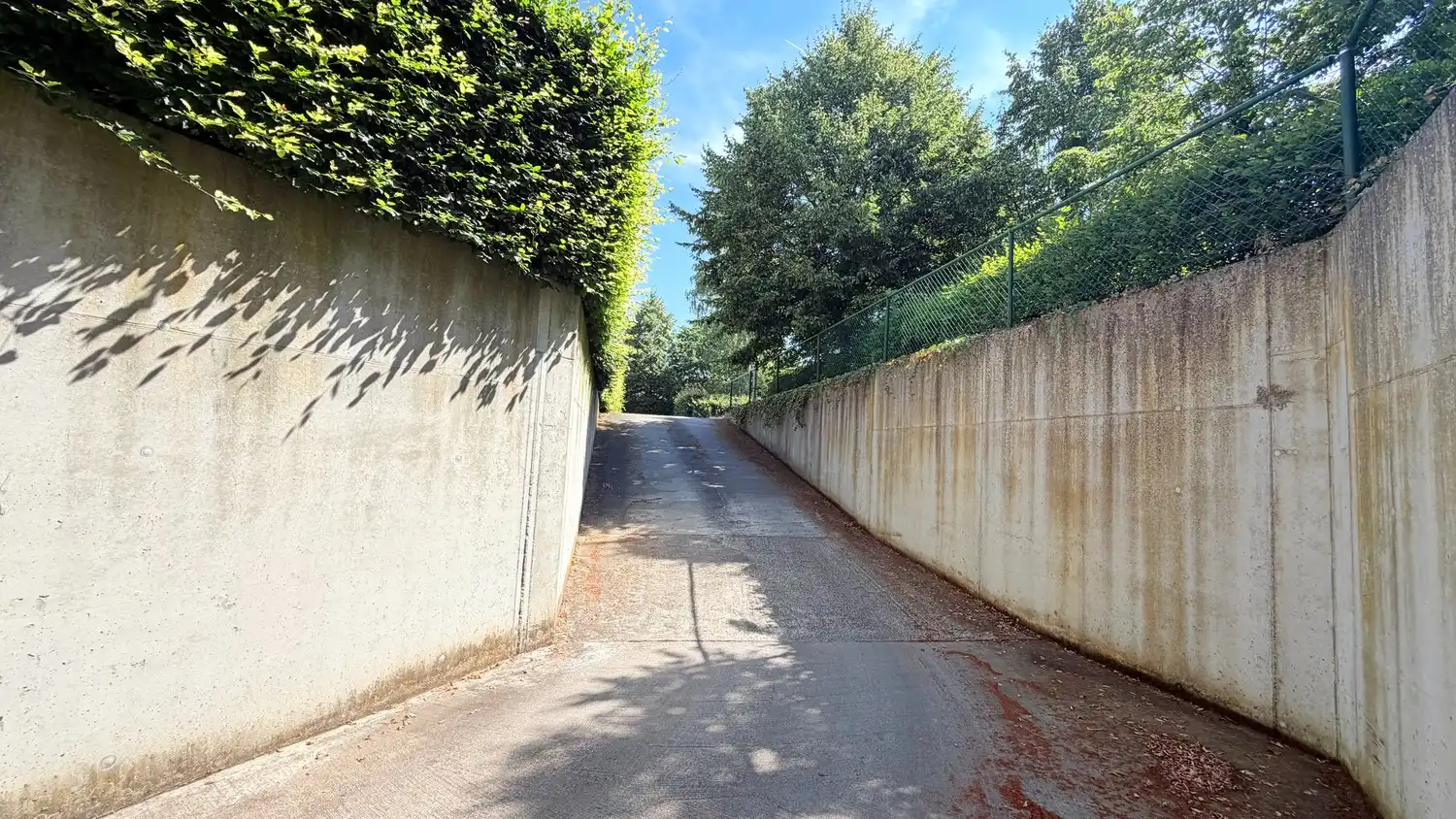 2 staanplaatsen beschikbaar: Veilig parkeren aan scherpe prijs foto 13