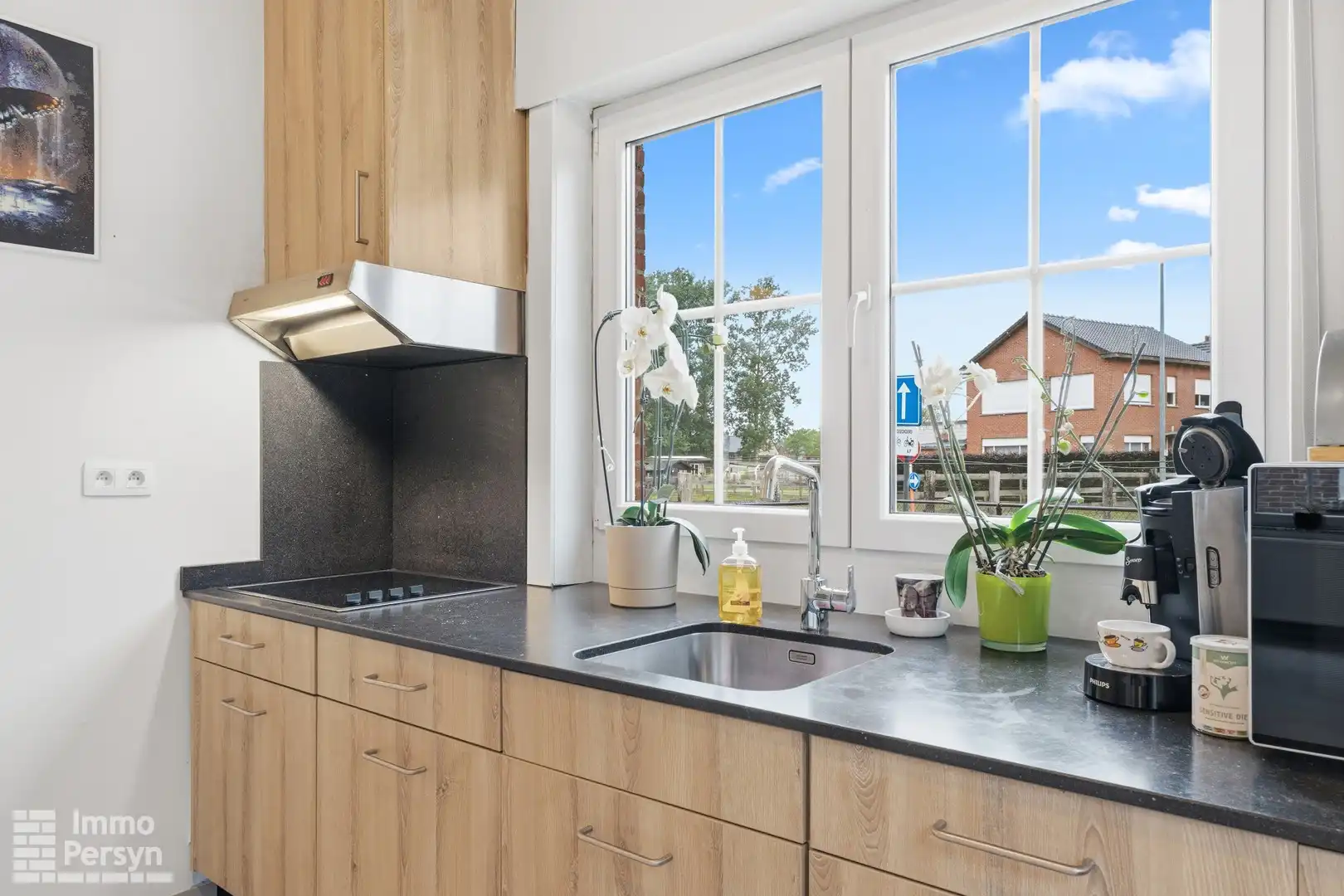 Charmante, gerenoveerde woning met carport en tuin foto 10