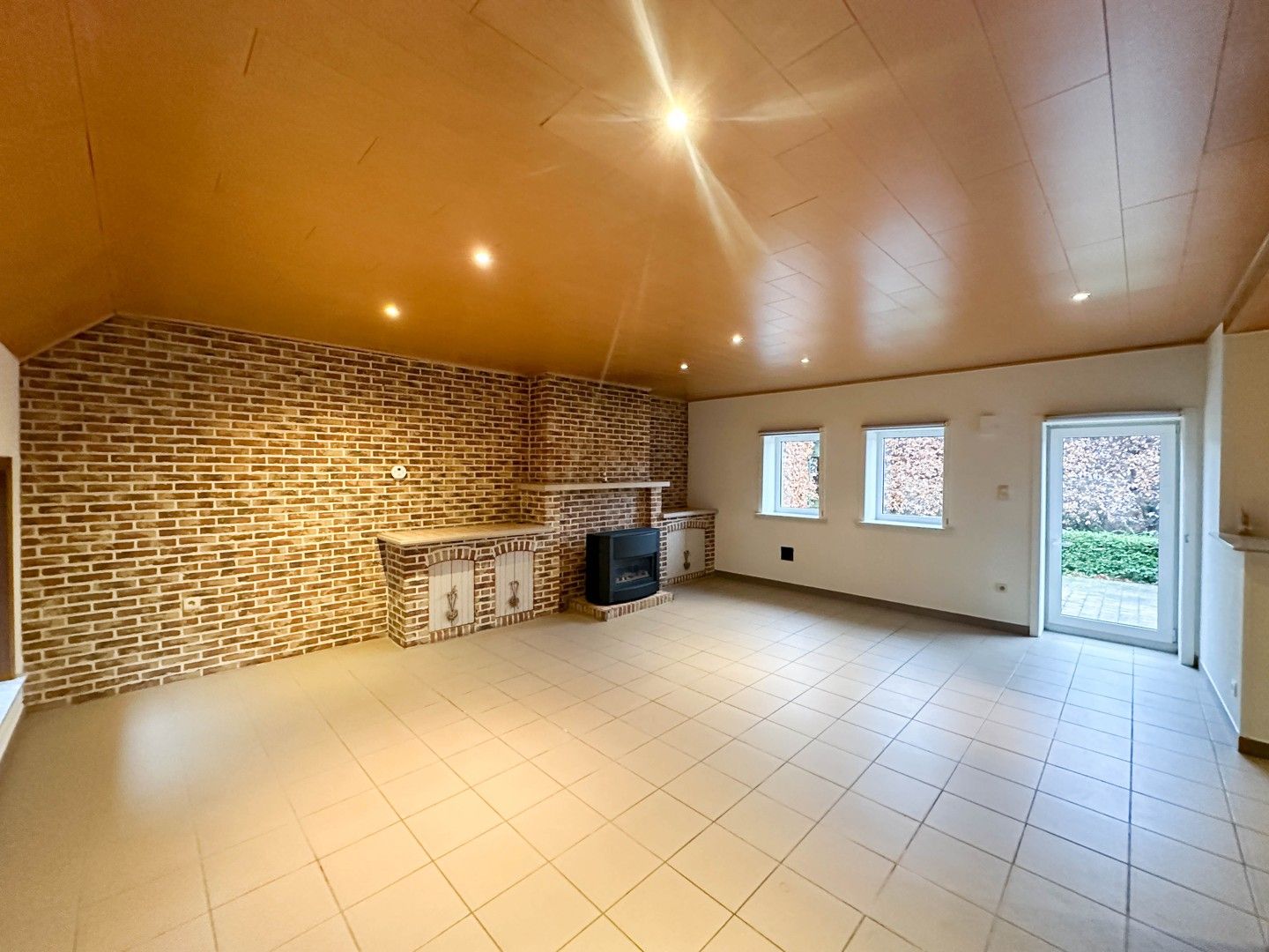 Instapklare HOB met twee slaapkamers & garage te Aalbeke! foto 2