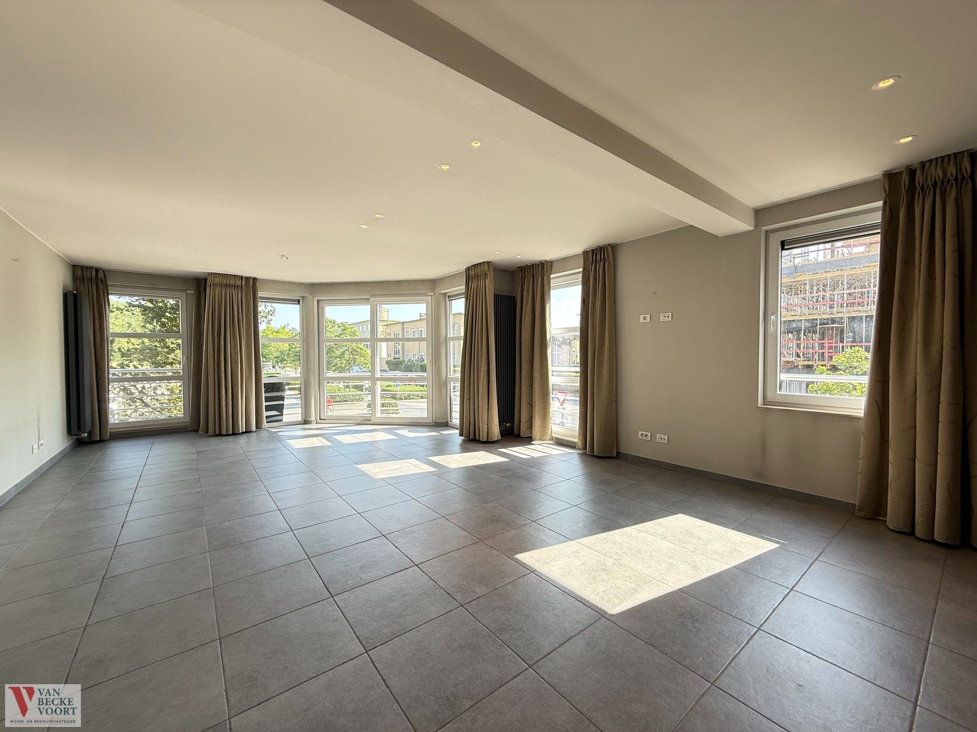 3-slaapkamer appartement met royale indeling foto 3