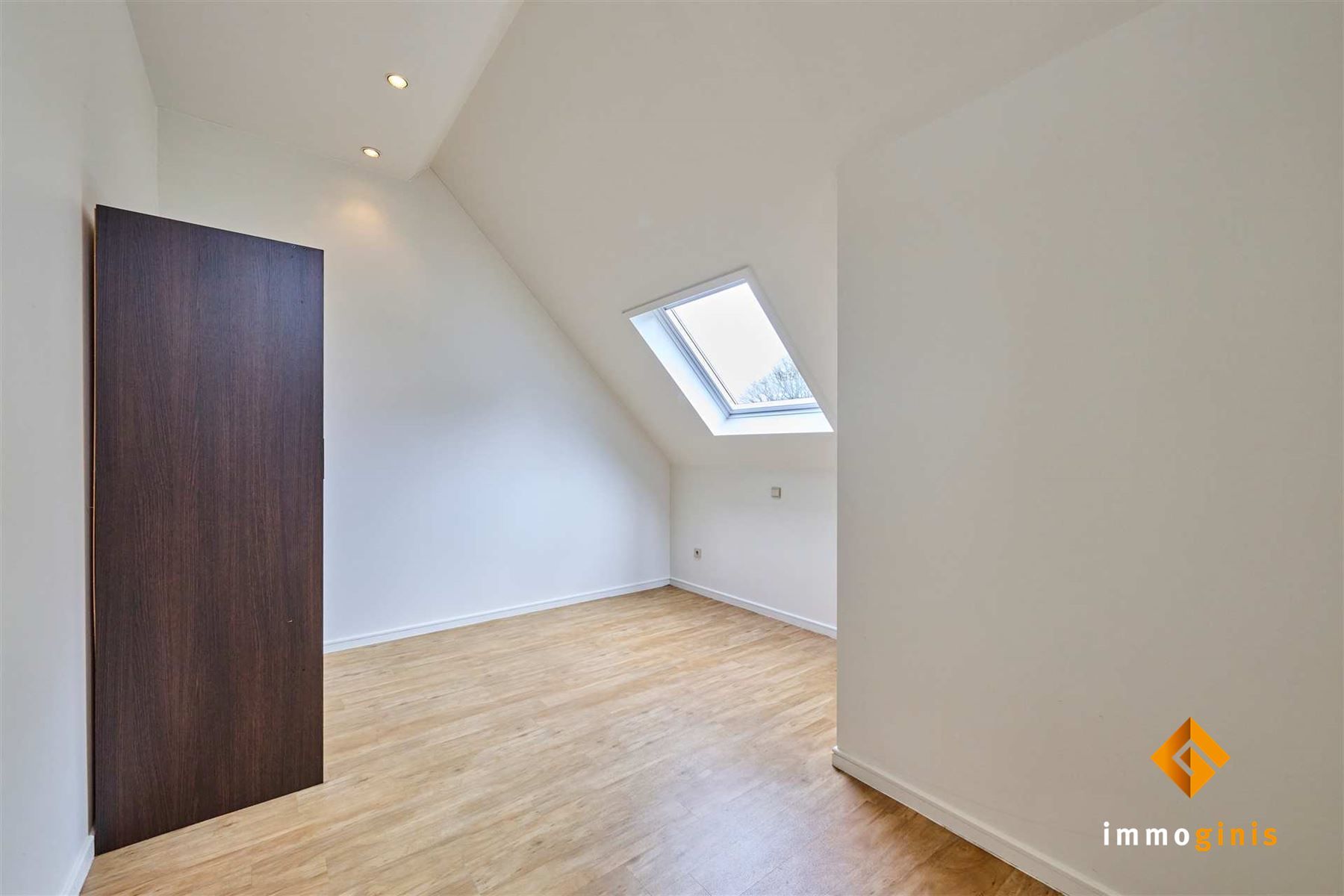 Ruime woning met 3 slaapkamers en dubbele garage op wandelafstand van het centrum van Bocholt! foto 12