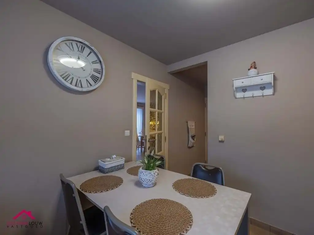 Charmante, vrijstaande woning met garage, carport en tuinhuis foto 17