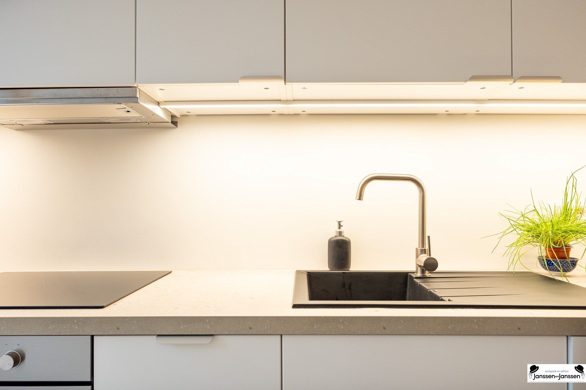 Instapklaar 1-slpk app met zuidgerichte tuin - Deurne zuid foto 7