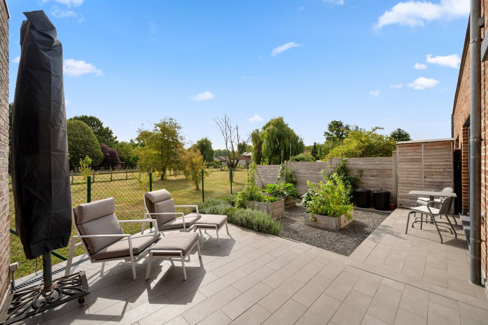 Gelijkvloers appartement met terras en tuin! foto 18