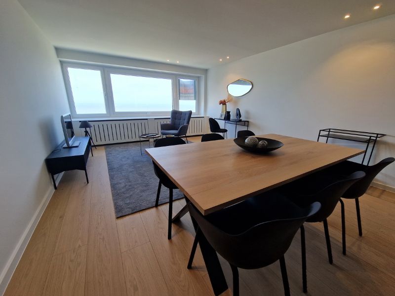 Prachtig vernieuwd drie slaapkamer appartement met frontaal zeezicht! foto 5