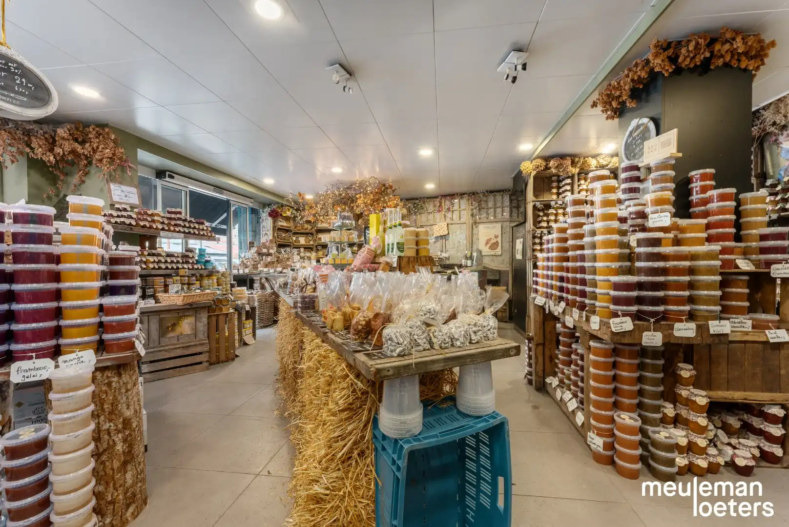 uiterst commercieel gelegen handelspand met ruime woonst foto 6