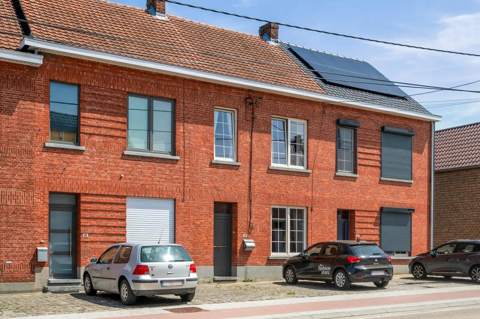 Gezellige instapklare rijwoning in Herselt te koop! foto 2