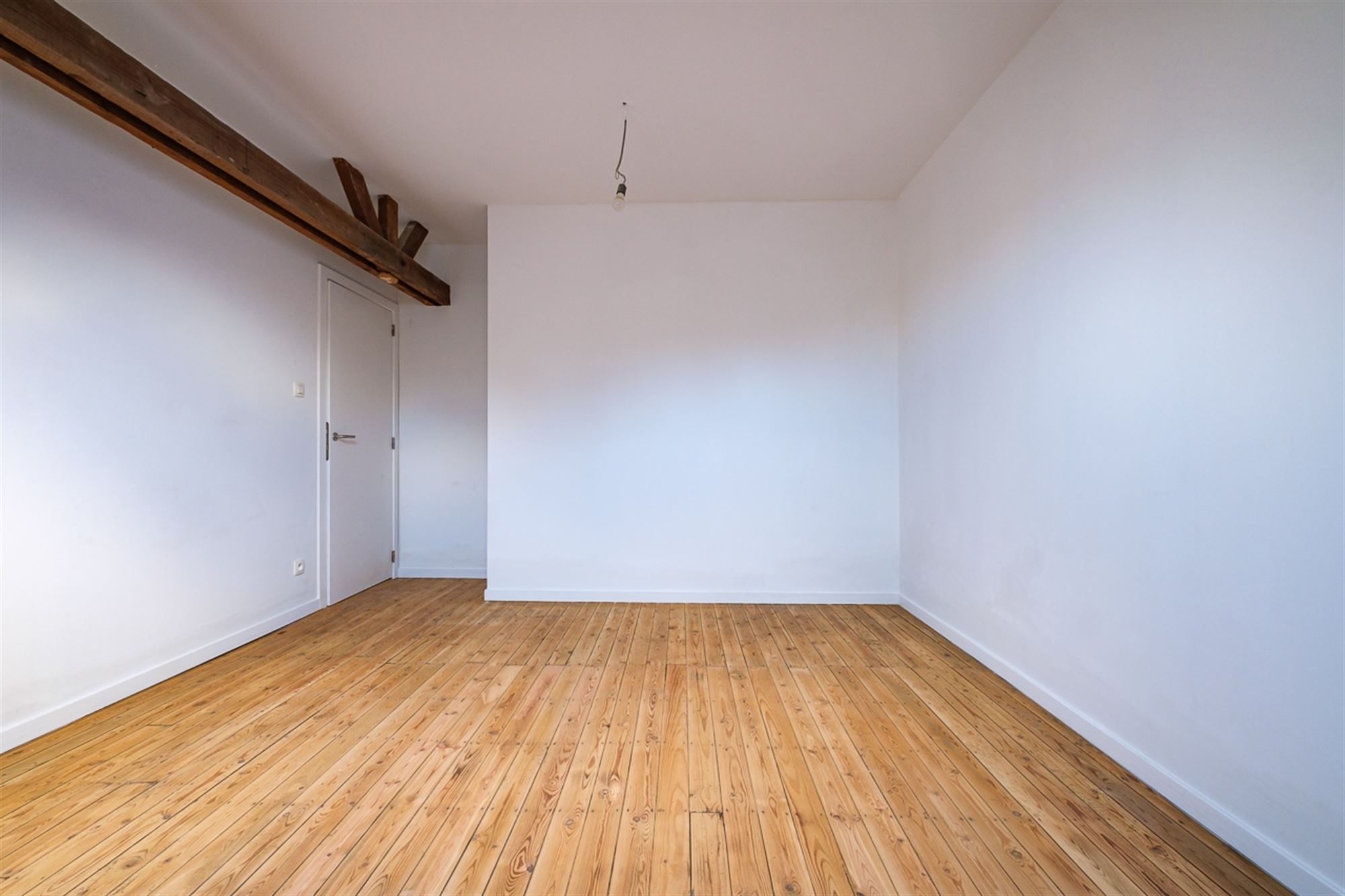PRACHTIG HERENHUIS TE HUUR MET 4 SLKS IN HET CENTRUM VAN SINT-TRUIDEN  foto 24