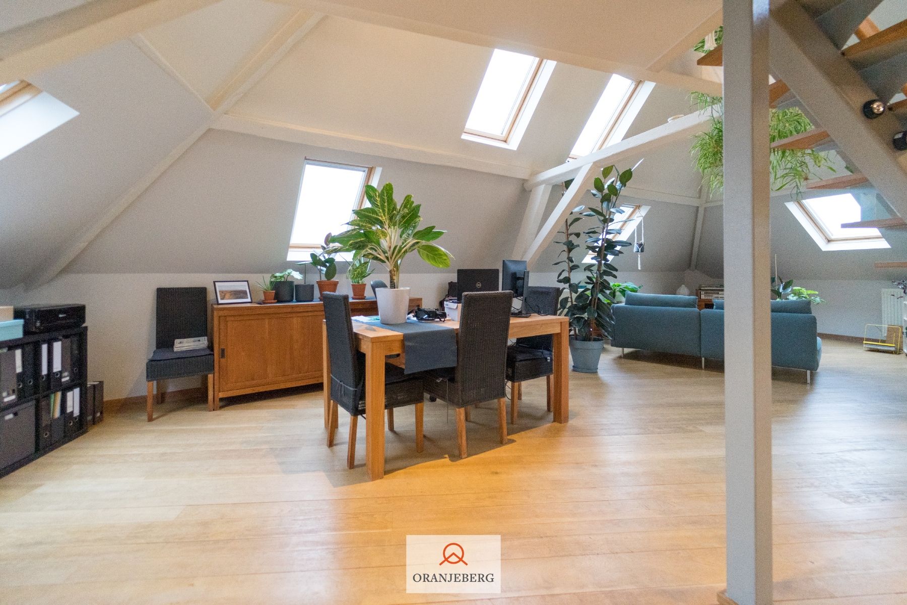 Prachtig BEMEUBELD dakappartement met terras vlakbij Zuid foto 18