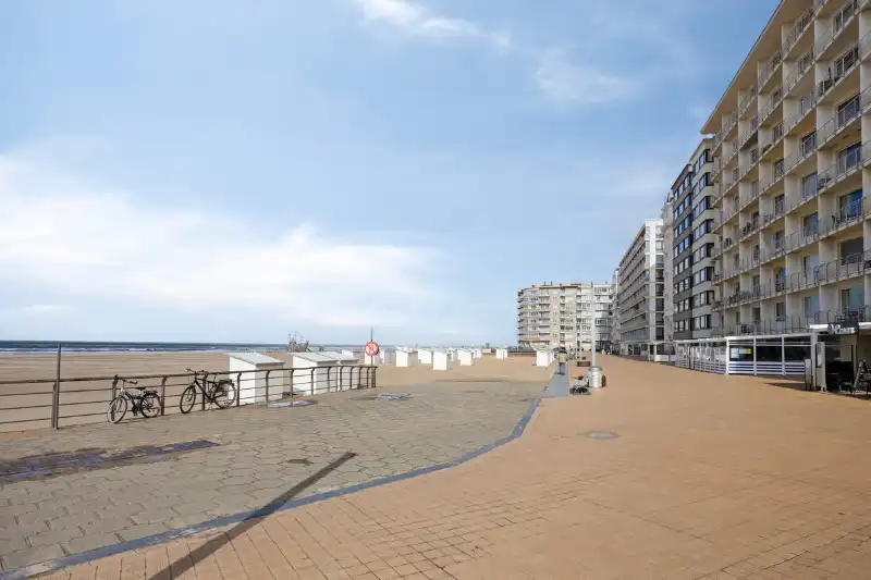 Luxueus appartement, parkeerplaats en ruim terras met zeezicht! foto 12