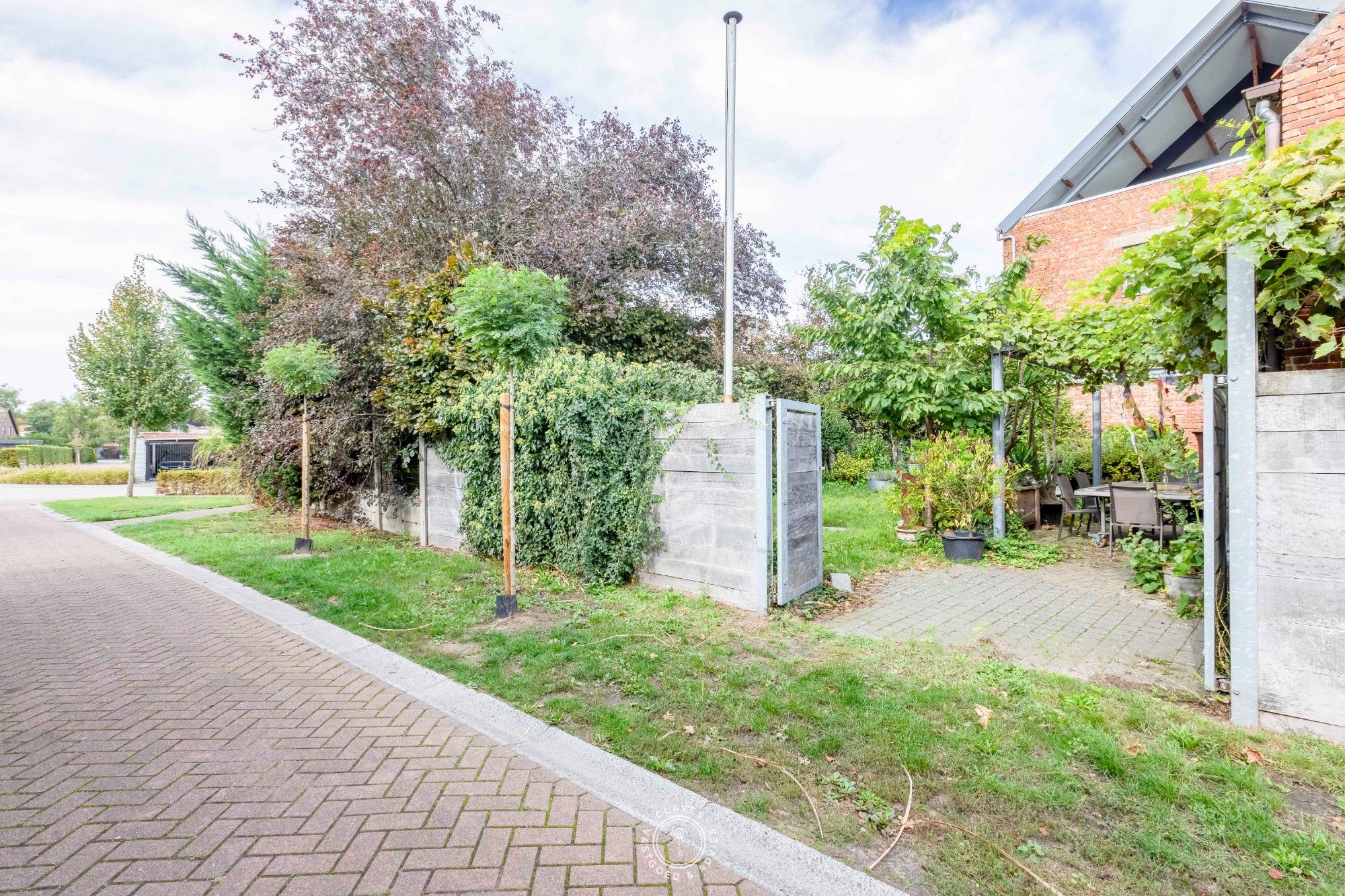 Multifunctioneel woonhuis met magazijn/kantoor en tuin foto 15