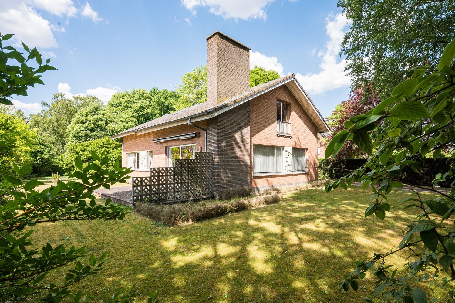 Karaktervolle woning met  riante tuin in Eeklo foto 2