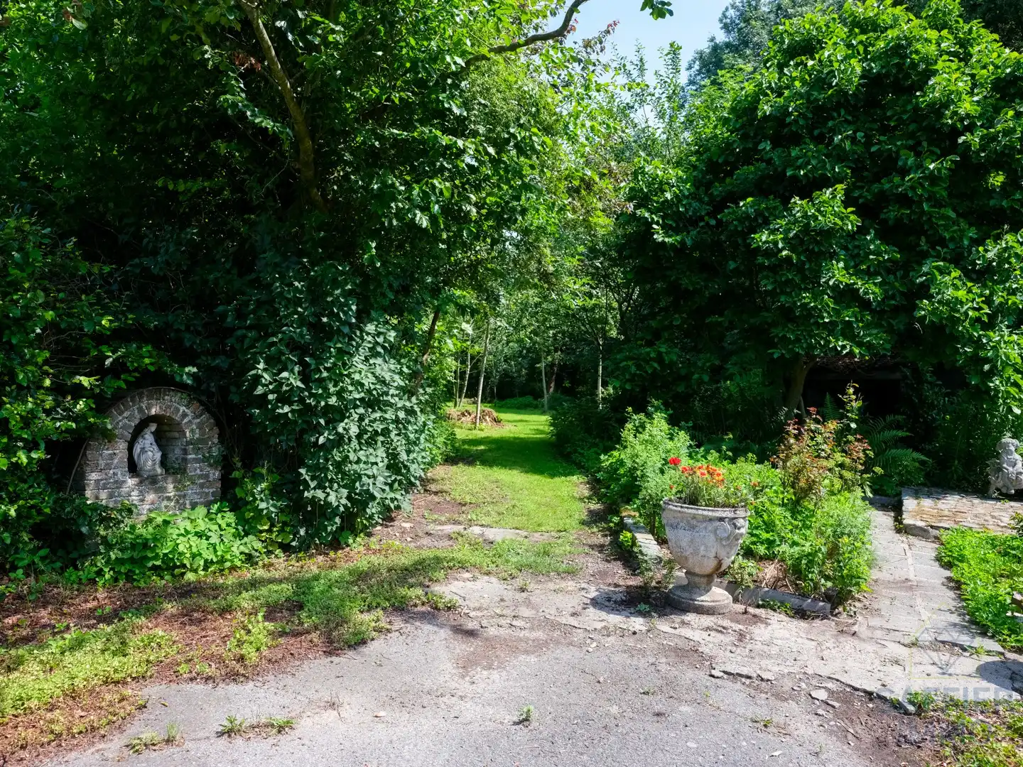 Uniek pand op 3.515 m² met prachtige tuin en volop privacy in Ingelmunster foto 4