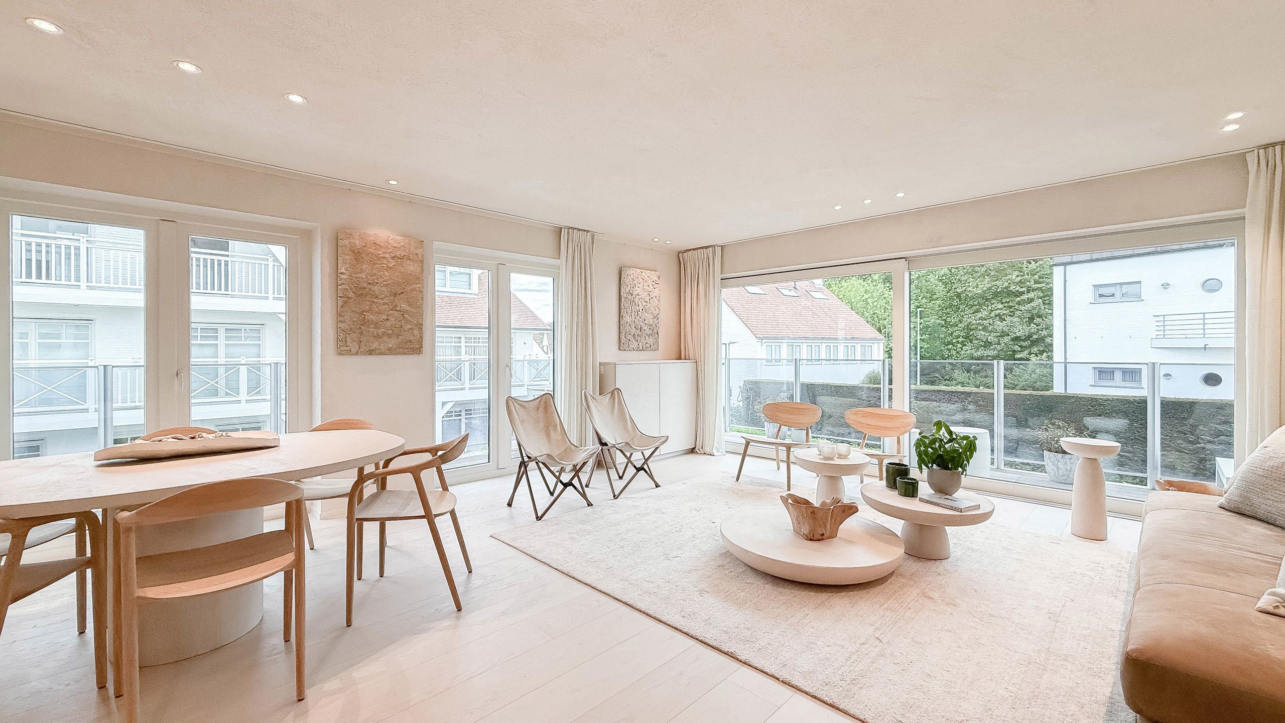 HOEKAPPARTEMENT in villaresidentie te Duinbergen... foto {{pictureIndex}}