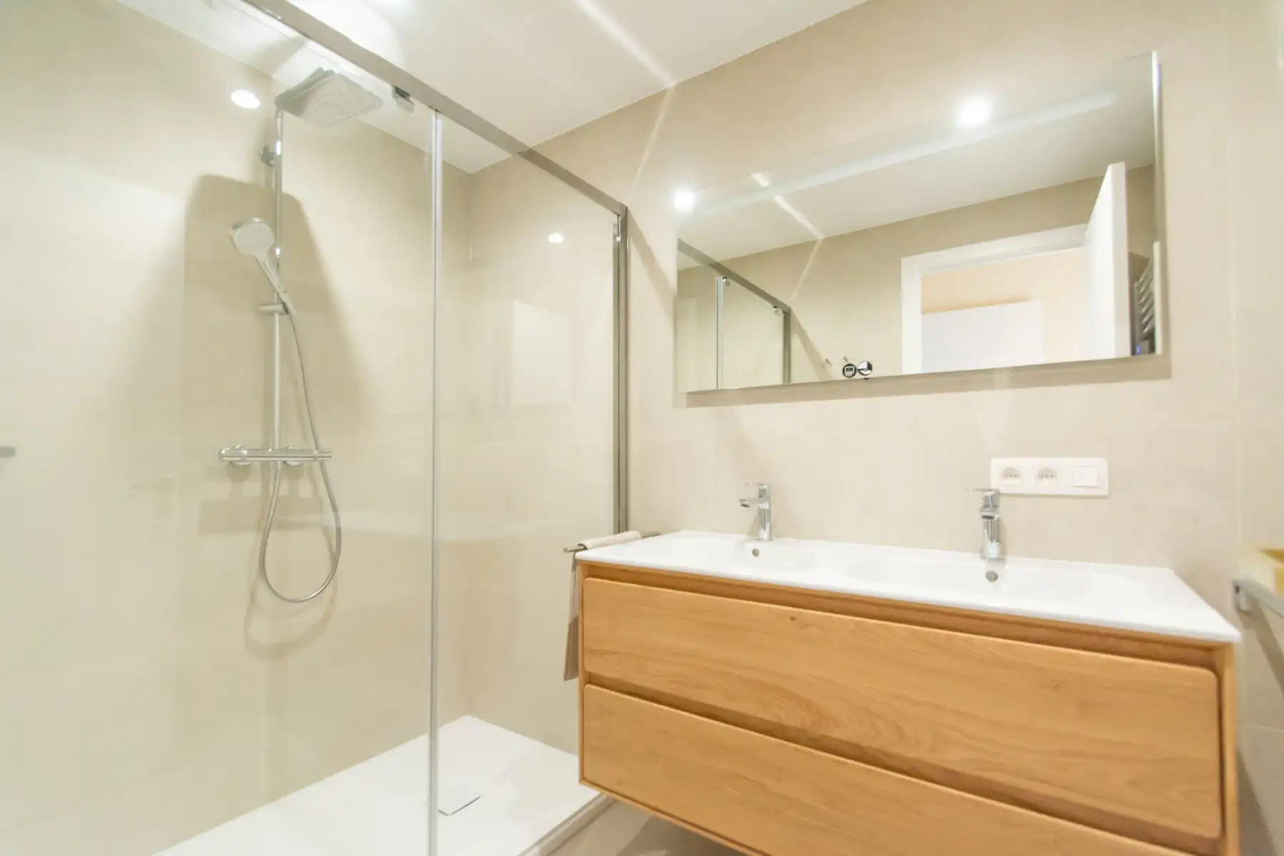 Prachtig gemeubelde 3-kamer penthouse met grote terrassen foto 21