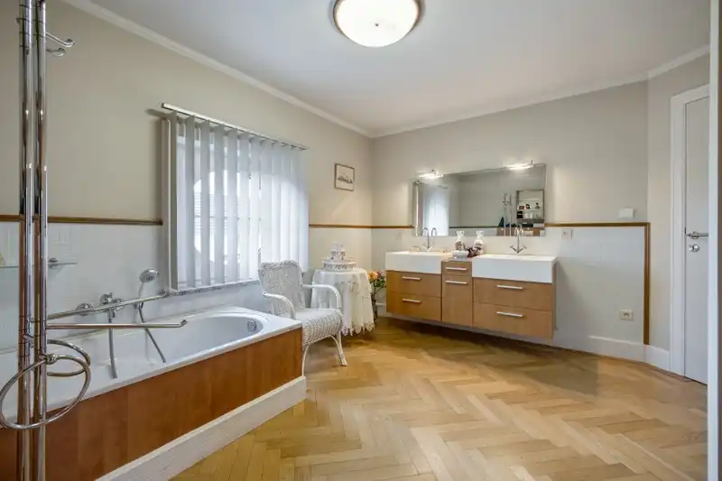 Luxueuze, halfopen bebouwing met 3 slaapkamers, inpandige garage en een prachtige tuin foto 30
