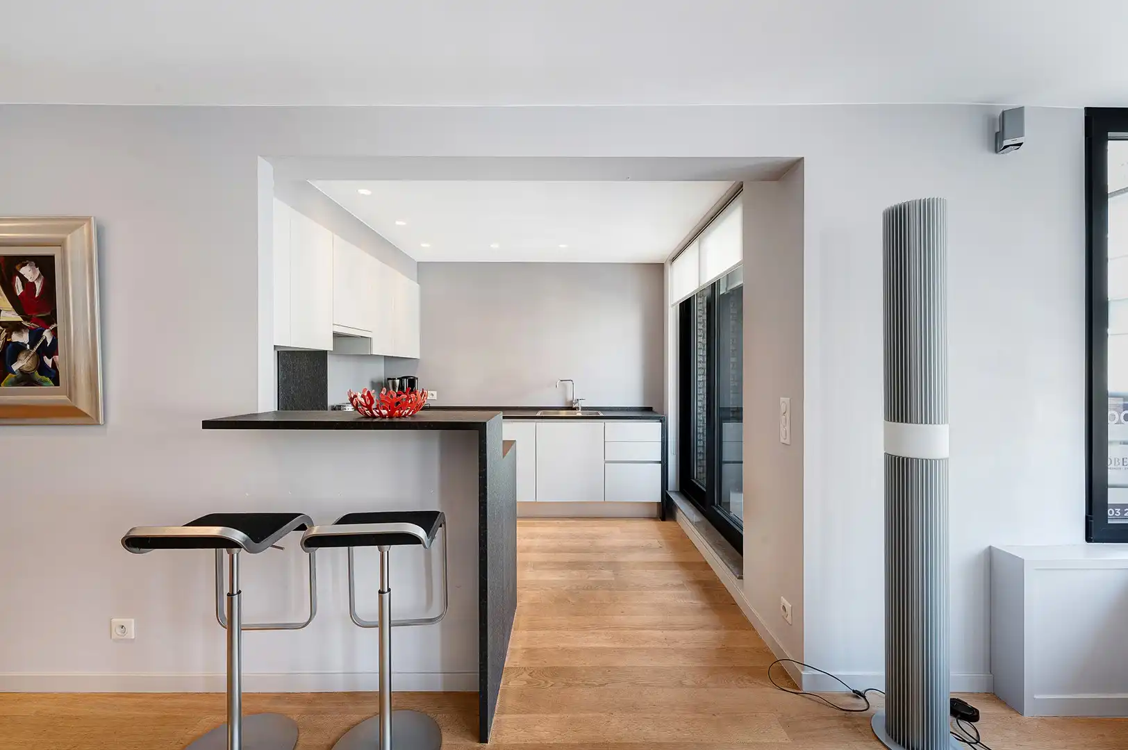 Instapklaar 2-slaapkamerappartement met terras op gegeerde locatie in Knokke. foto 5