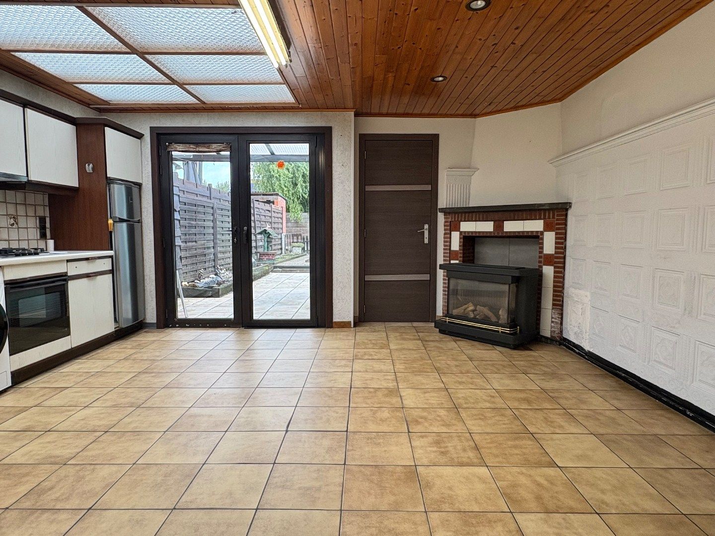 Te renoveren woning met 4 slaapkamers, tuin, uitweg en garage te koop in Harelbeke foto 3