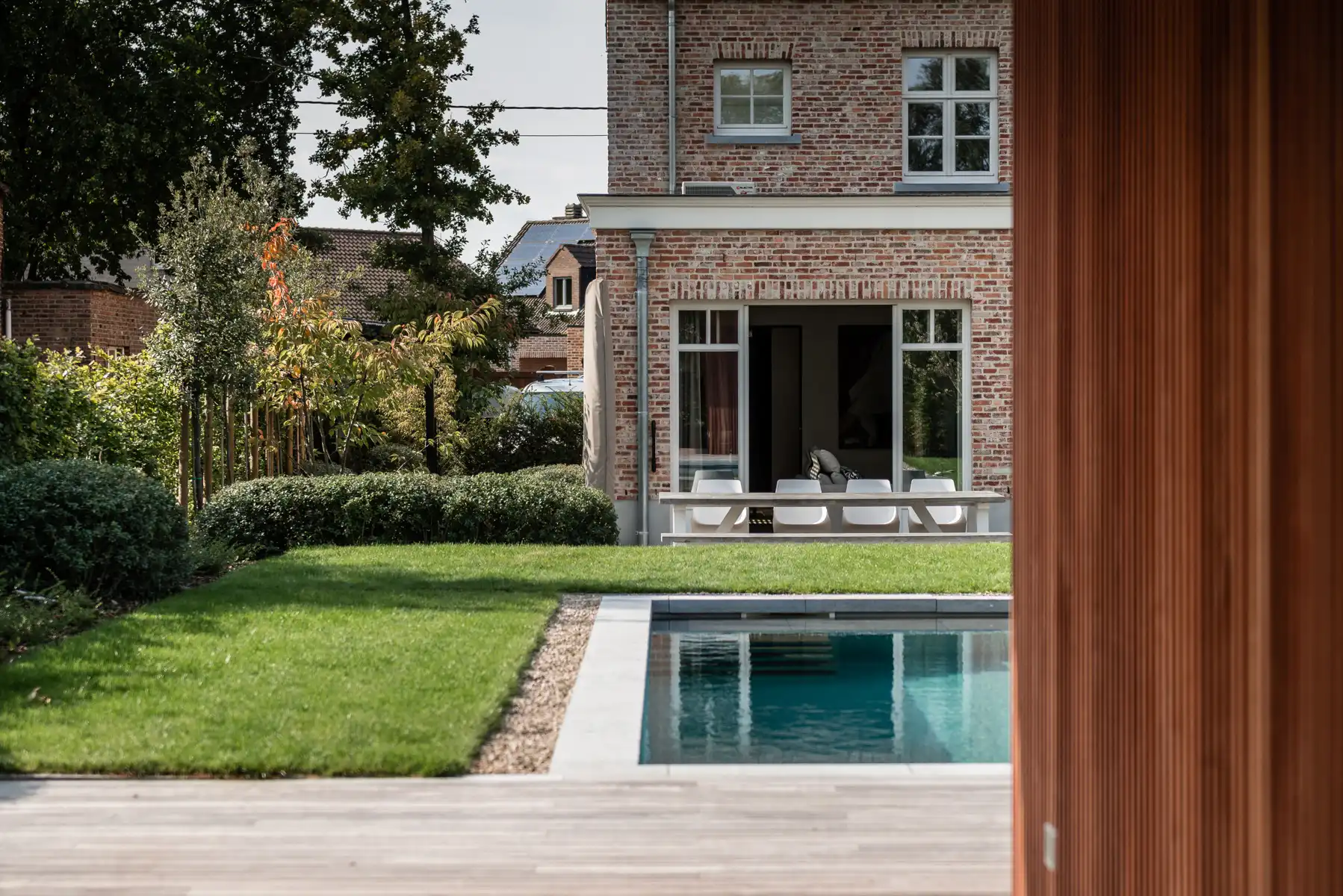 Exclusieve instapklare woning met zwembad en open groenzicht foto 6