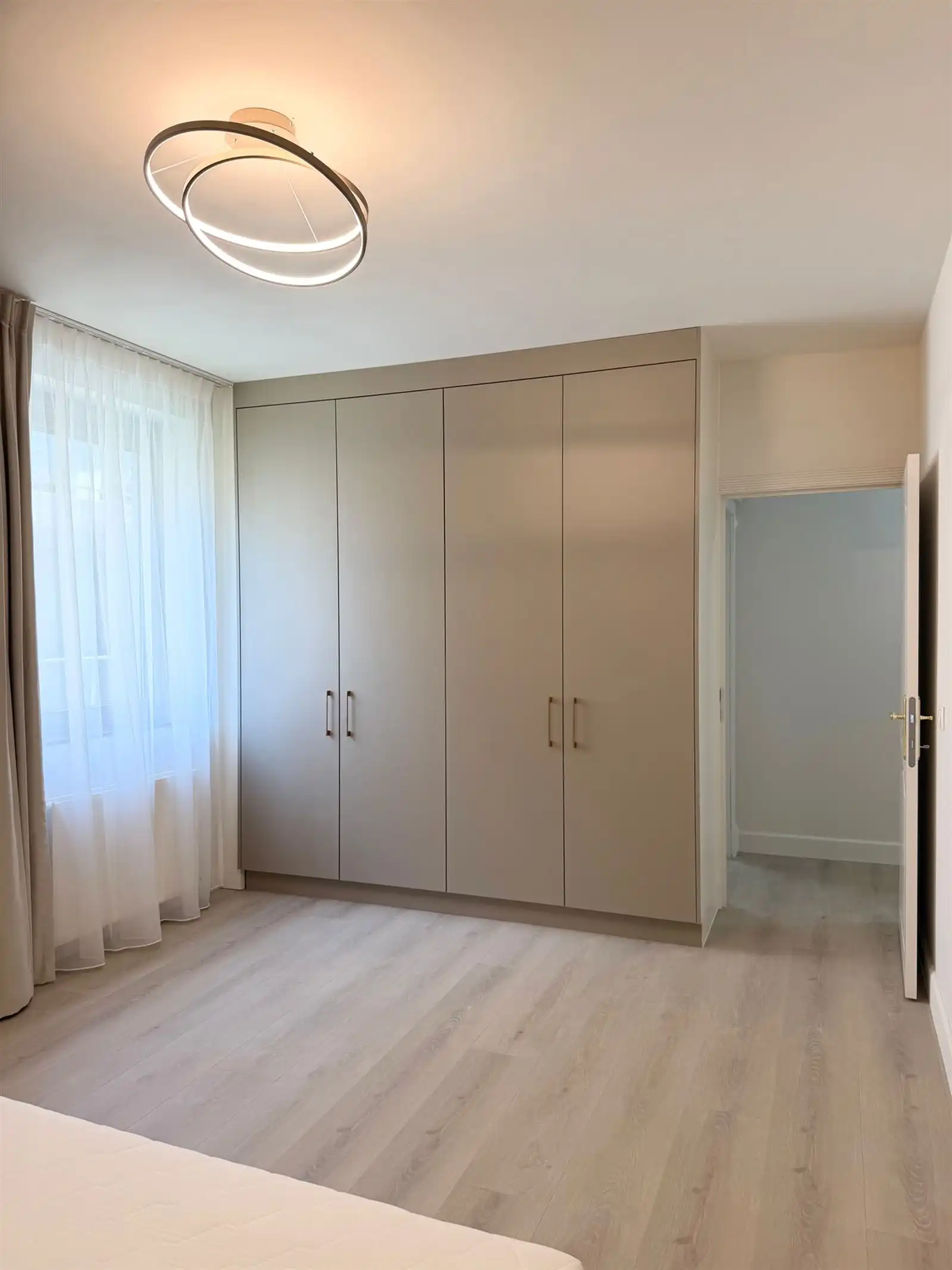 Gemeubeld 2 slaapkamer appartement van 130m² op topligging hartje stadscentum. foto 12