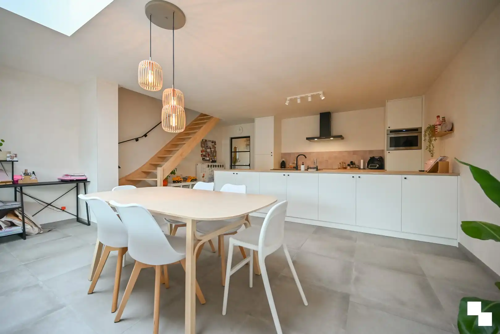 Rustig gelegen, instapklare gezinswoning met drie slaapkamers te Izegem foto 8