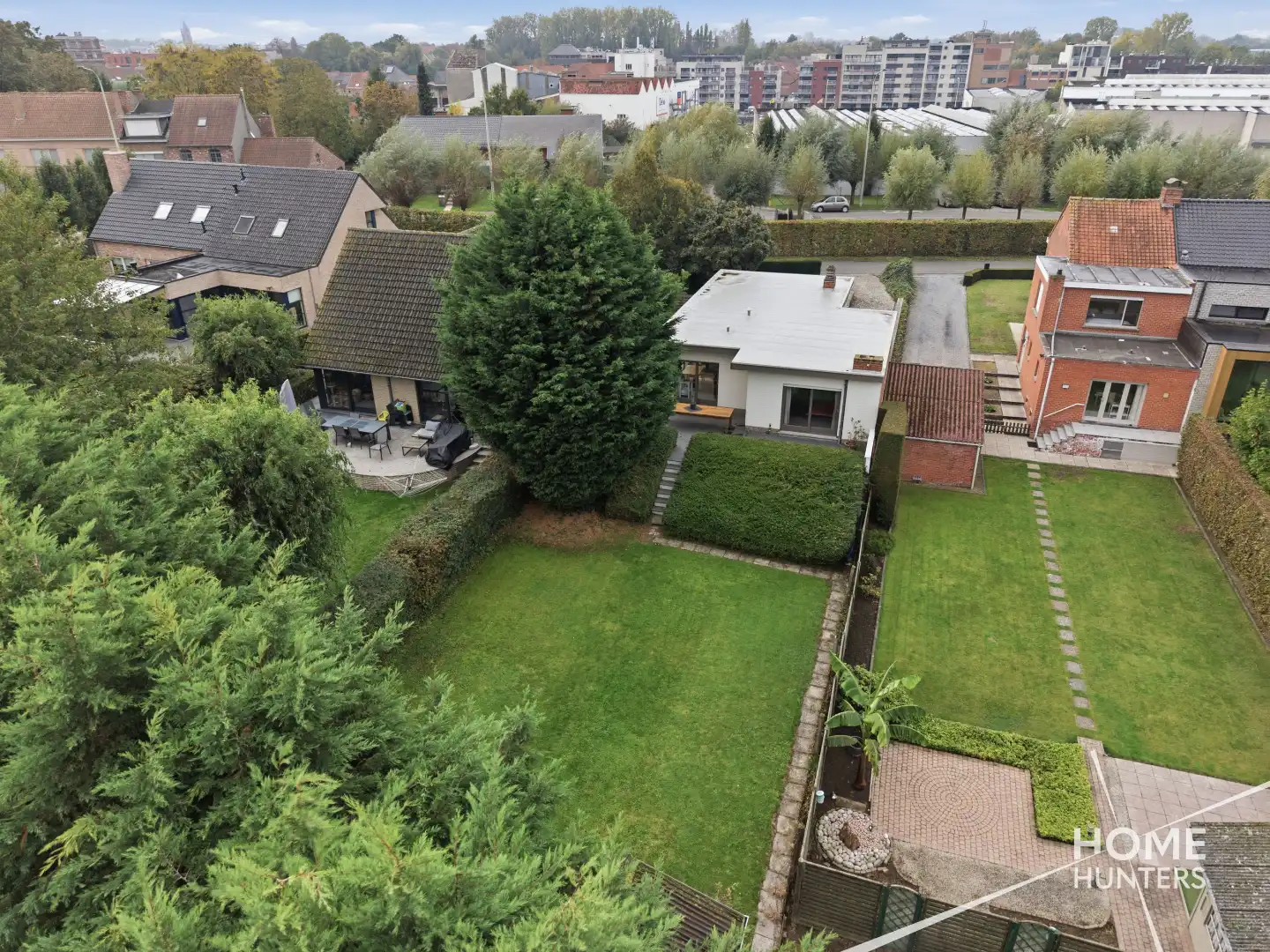 RUSTIG GELEGEN BUNGALOW MET RUIME TUIN EN VEELZIJDIGE KELDERRUIMTE foto 3
