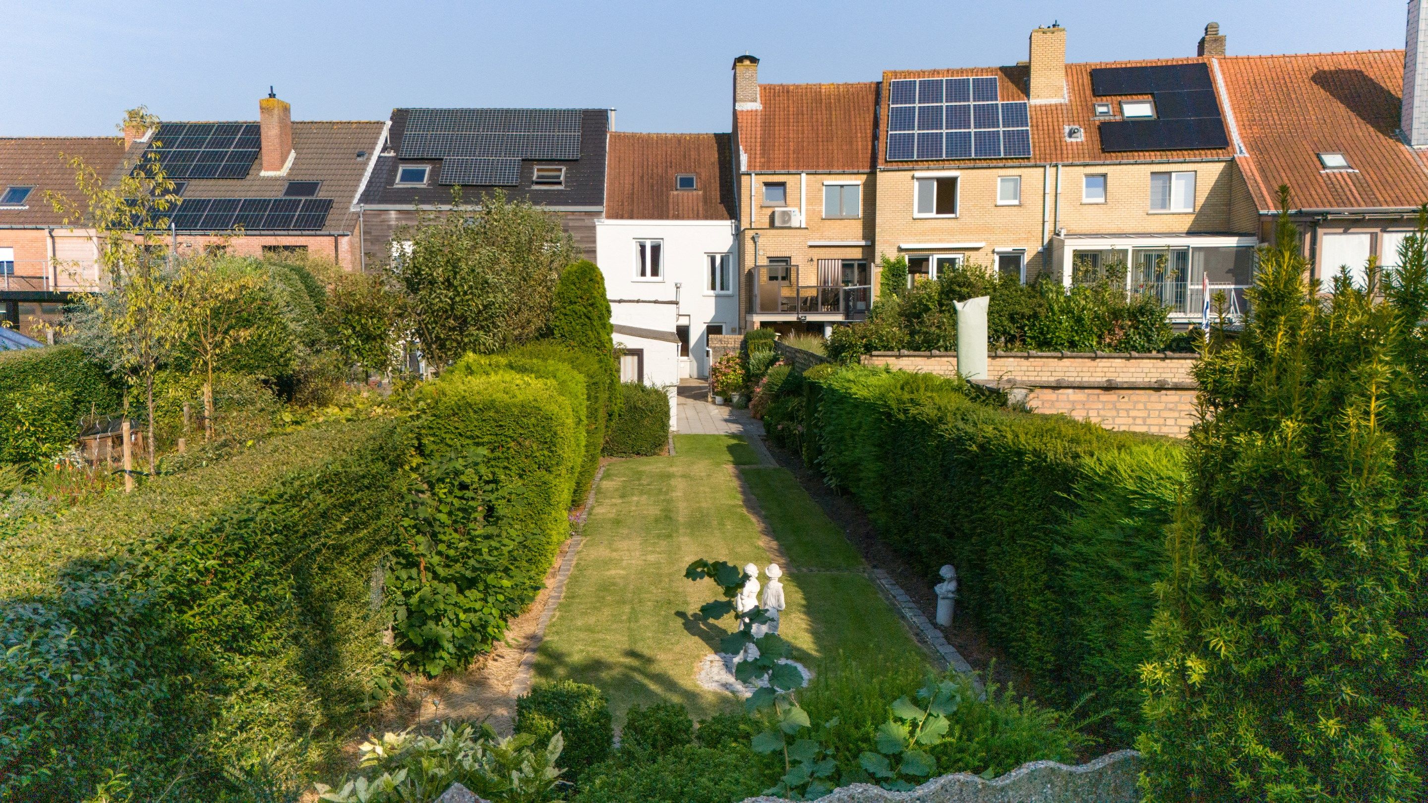 Te vernieuwen woning met een schitterende tuin te Heist foto 1