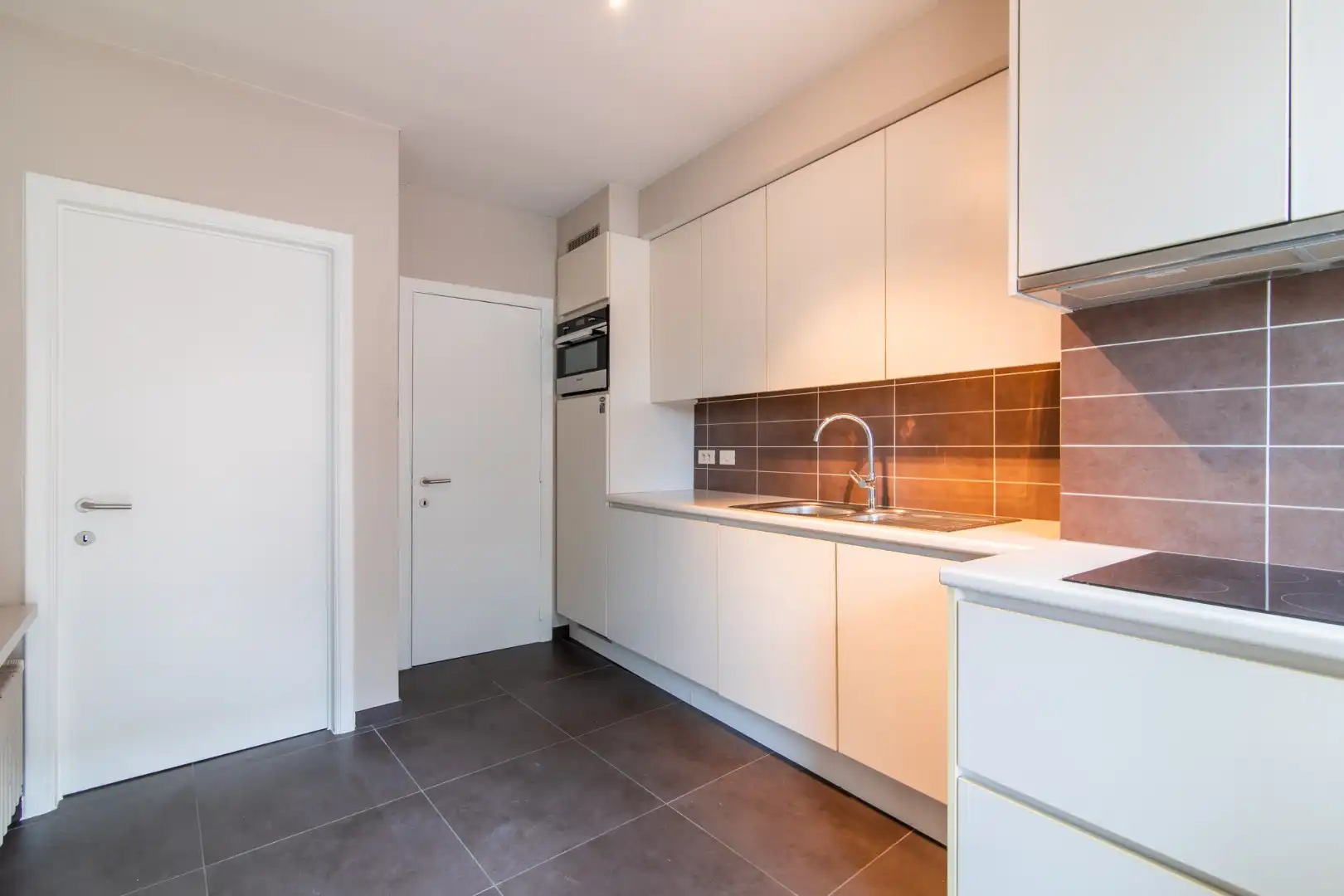 Lichtrijk appartement in hartje Izegem foto 4