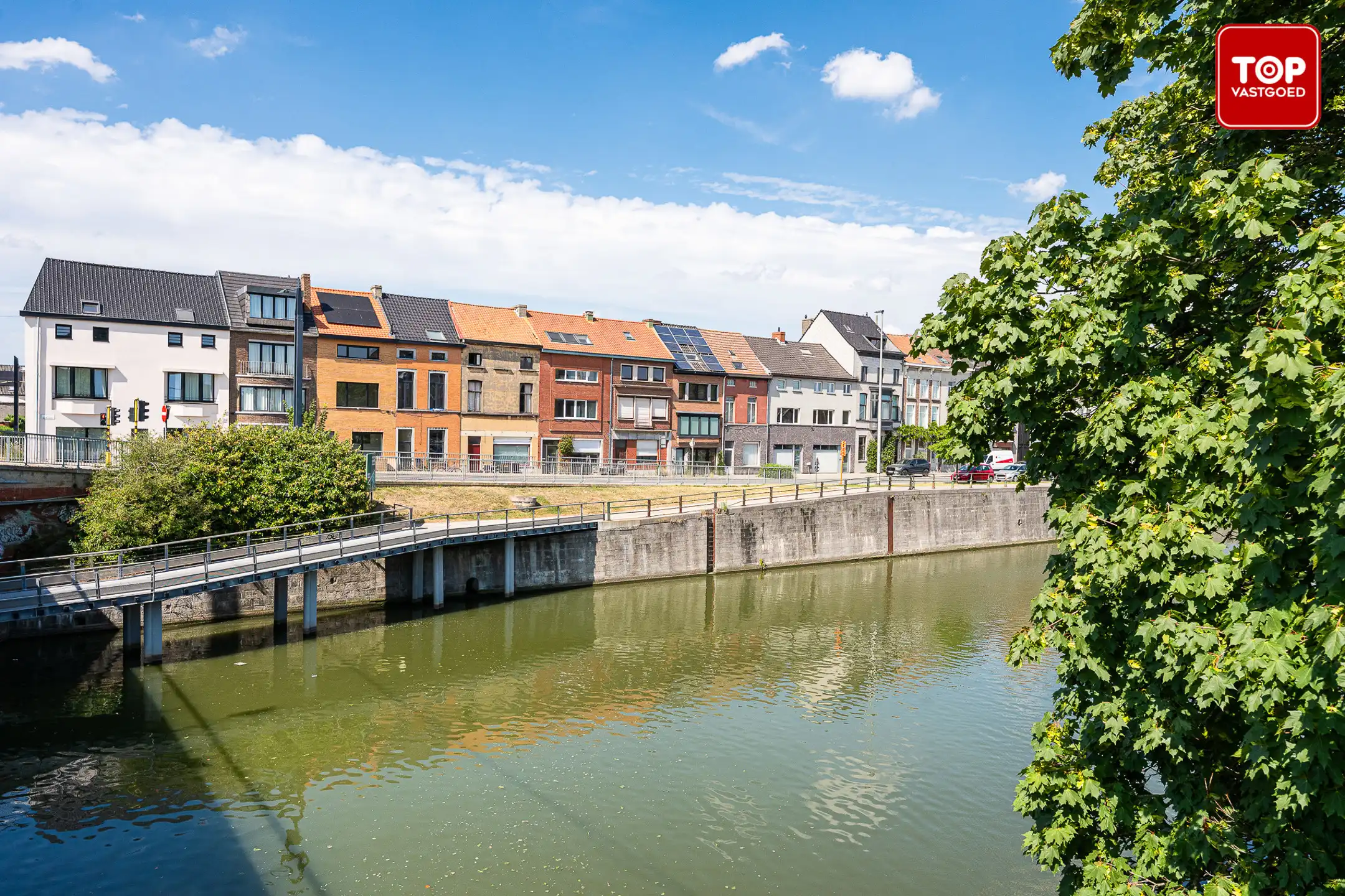 Totaal gerenoveerde woning met 3 slaapkamers en tuin (EPC A) foto {{pictureIndex}}