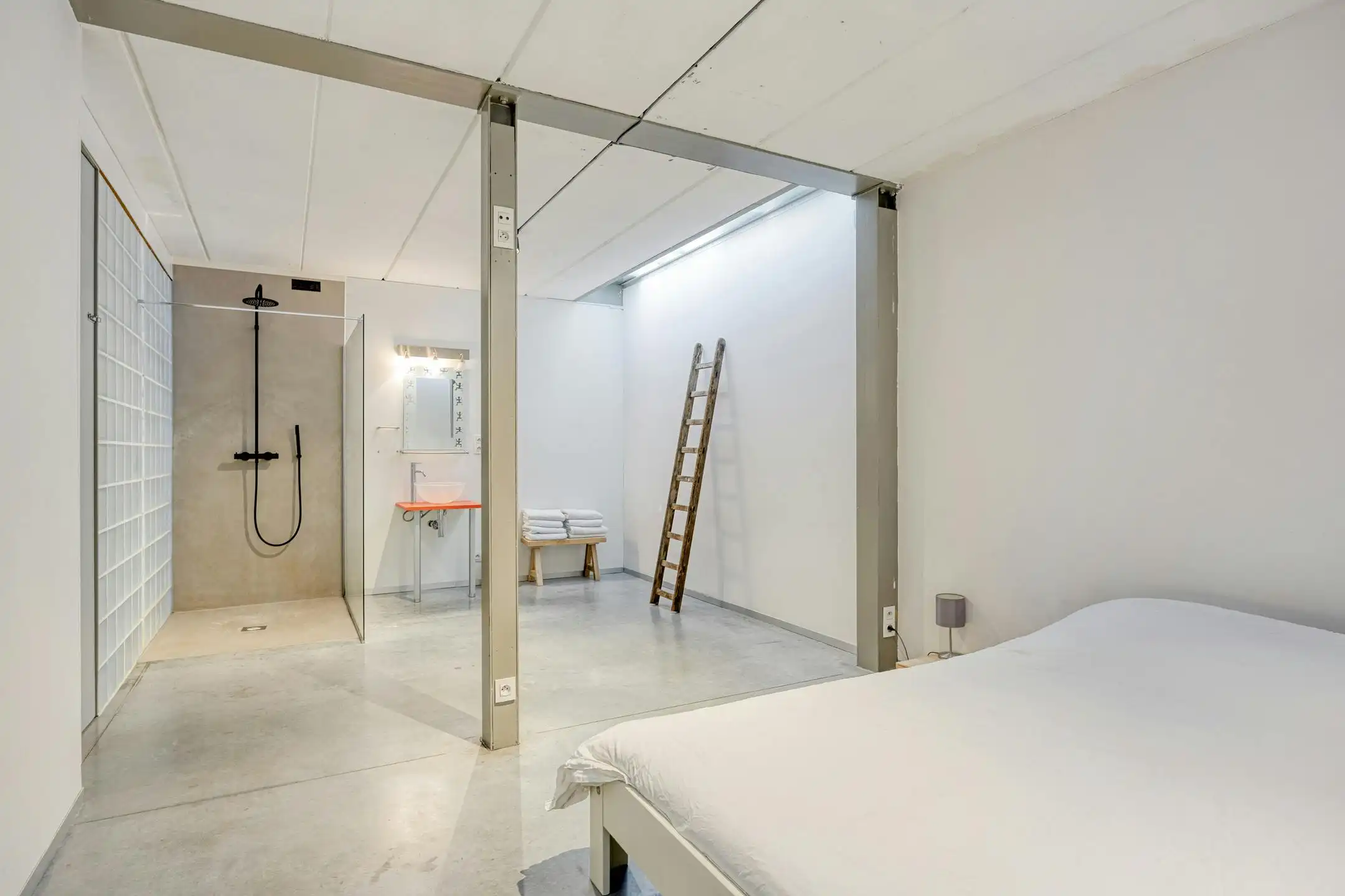 Unieke loft met binnentuin en parking te Sint-Kruis (Brugge) foto 13