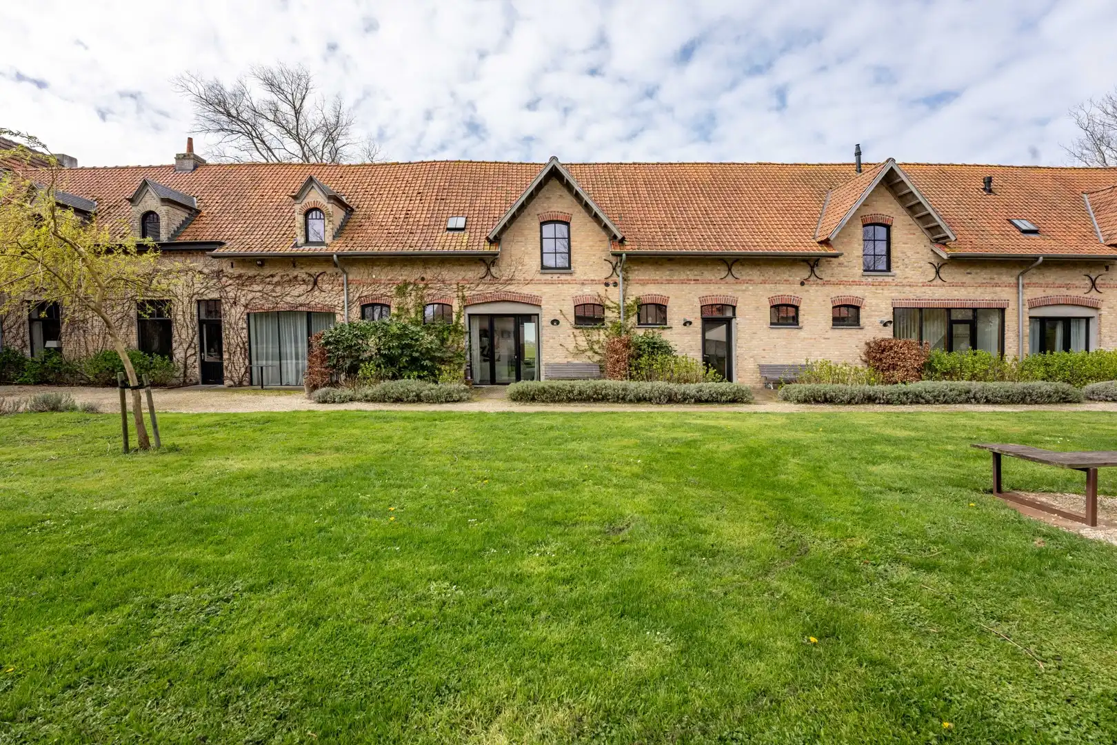 Exclusieve historische herenhoeve 'Groot Noordhof' met 8 vergunde vakantielogies op topligging nabij zee foto 41