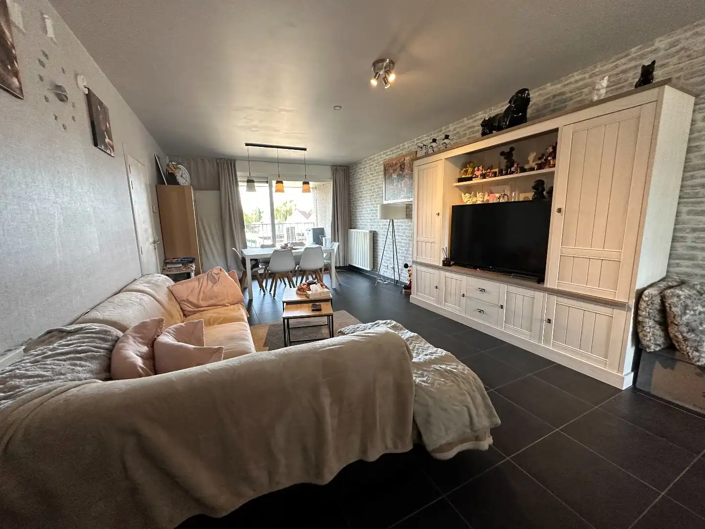 Ruim appartement met twee slaapkamers op de Markt van Houthulst foto 5