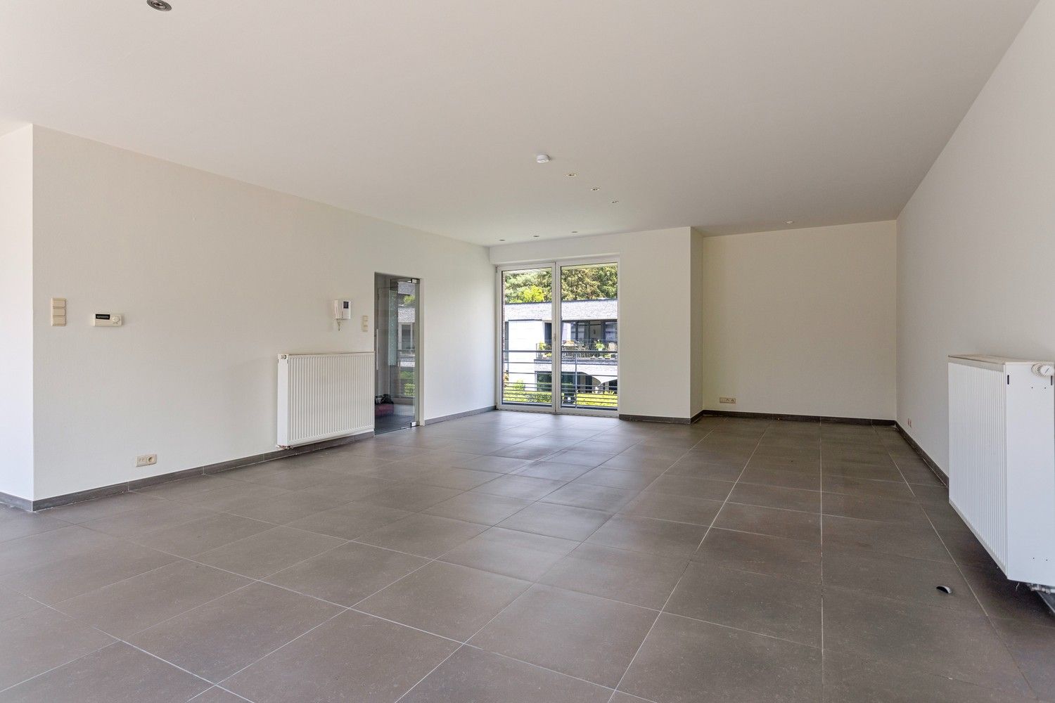 2-slp Appartement met zeer ruim terras nabij centrum Genk, Luxueus wonen in het groen! foto 8