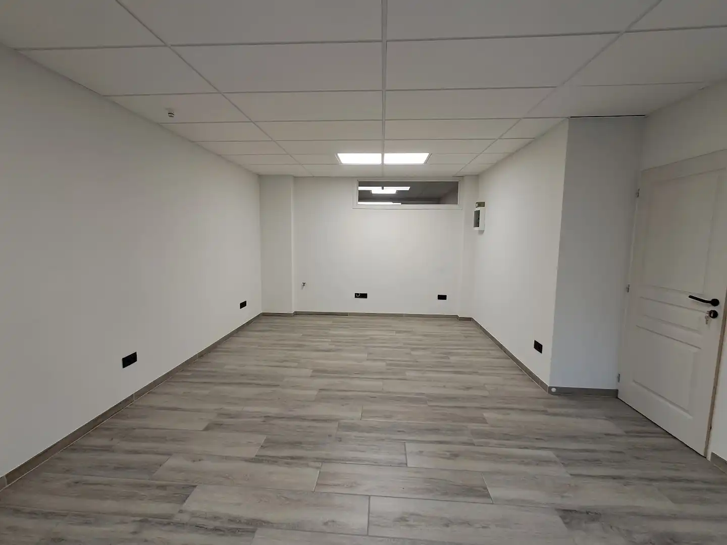 Instapklare polyvalente ruimte te Sijsele! foto 7