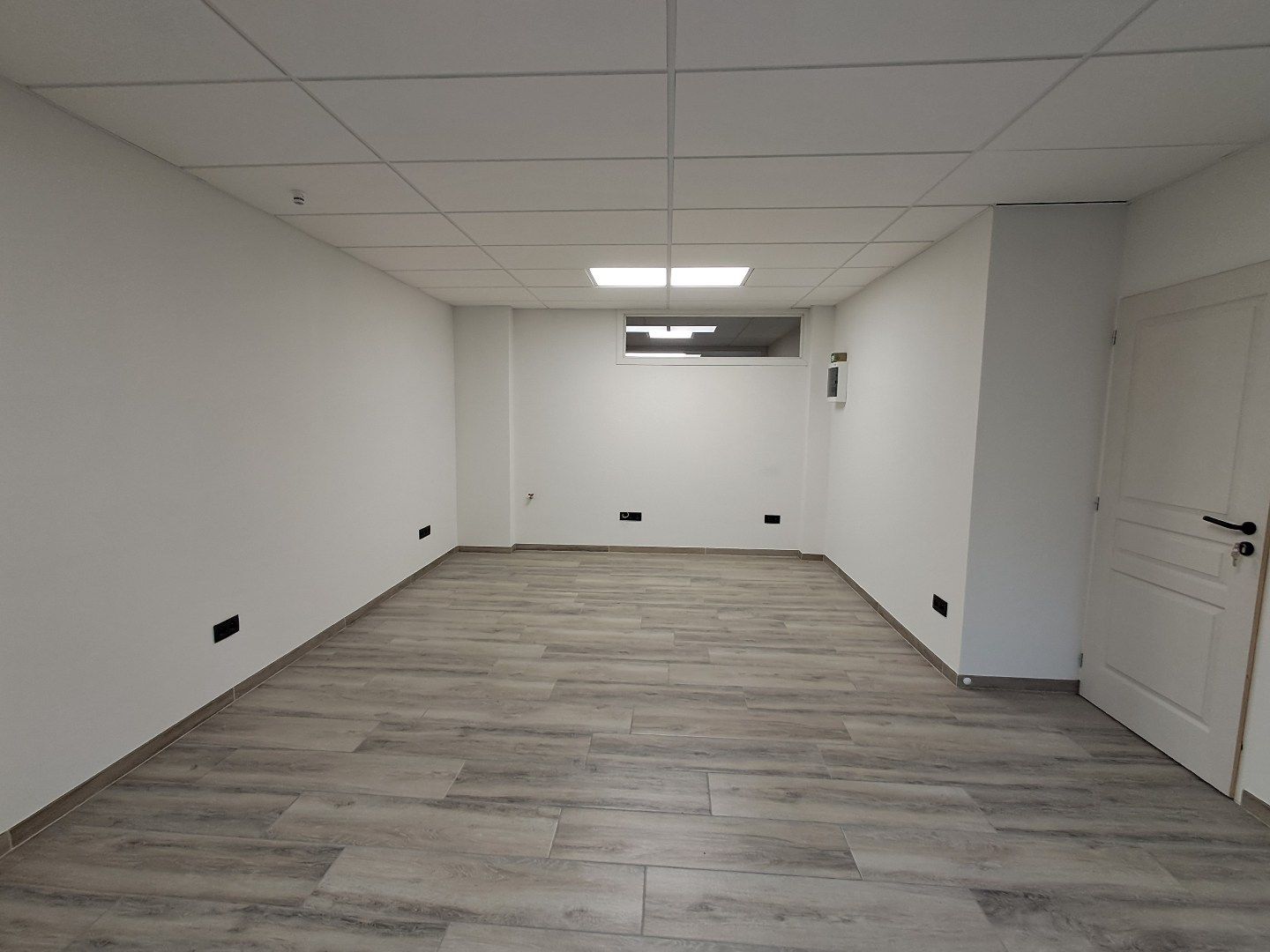 Instapklare polyvalente ruimte te Sijsele! foto 7