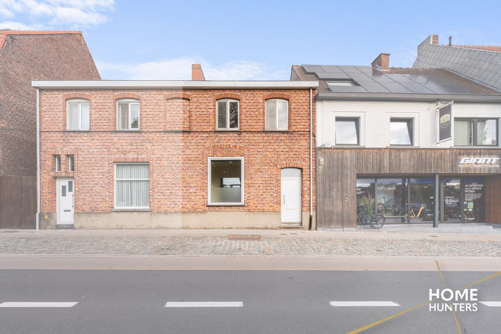 Op te frissen woning met 3 slaapkamers, ruime tuin en grote garage nabij centrum Ieper foto 28