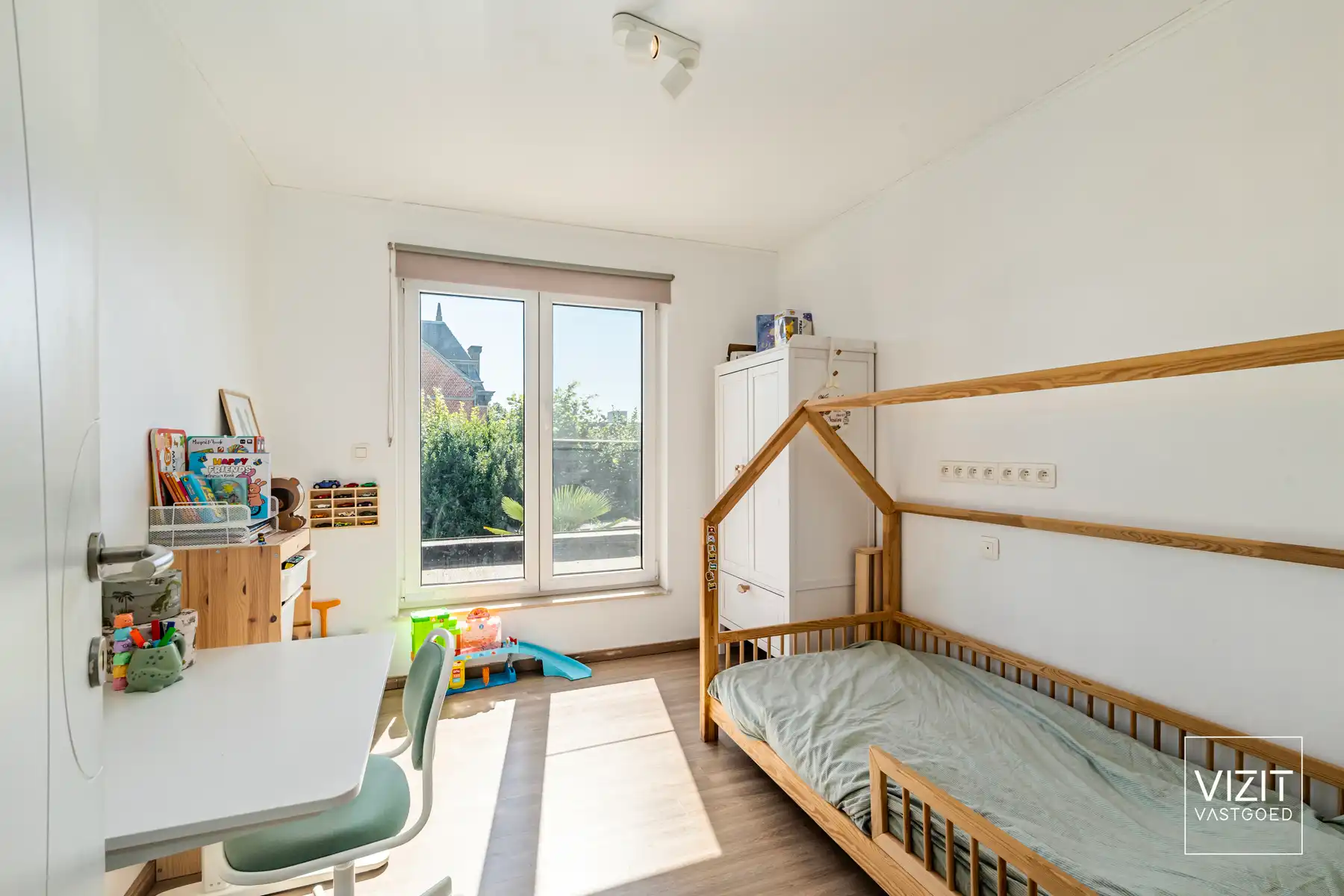 Rustig gelegen recente gezinswoning met 3 slaapkamers foto 8