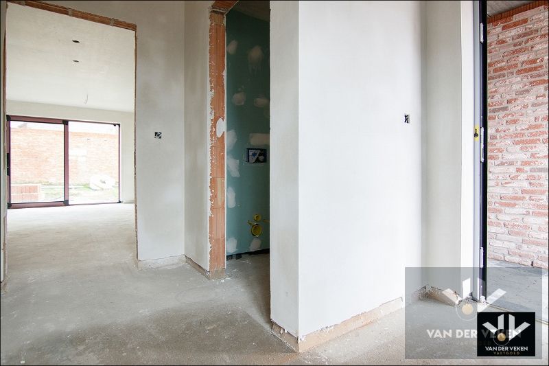 Volledig afgewerkte ruime, moderne nieuwbouwwoning met 3 ruime slaapkamers en een leefzolder (66 m²!) op een zeer goed bereikbare locatie te Tuilt (Kuringen) foto 6