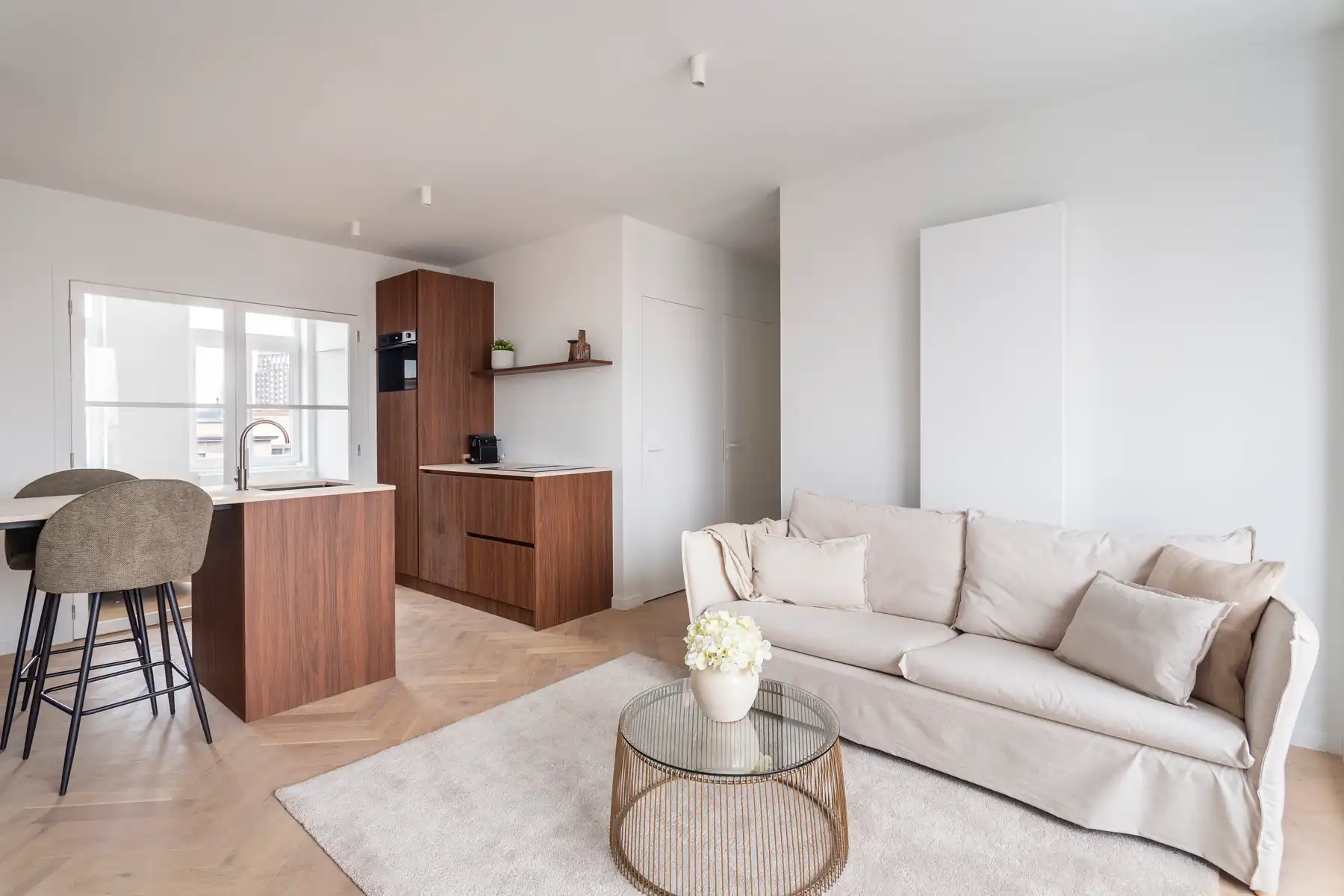 Gerenoveerde penthouse met terras in hartje Antwerpen foto {{pictureIndex}}